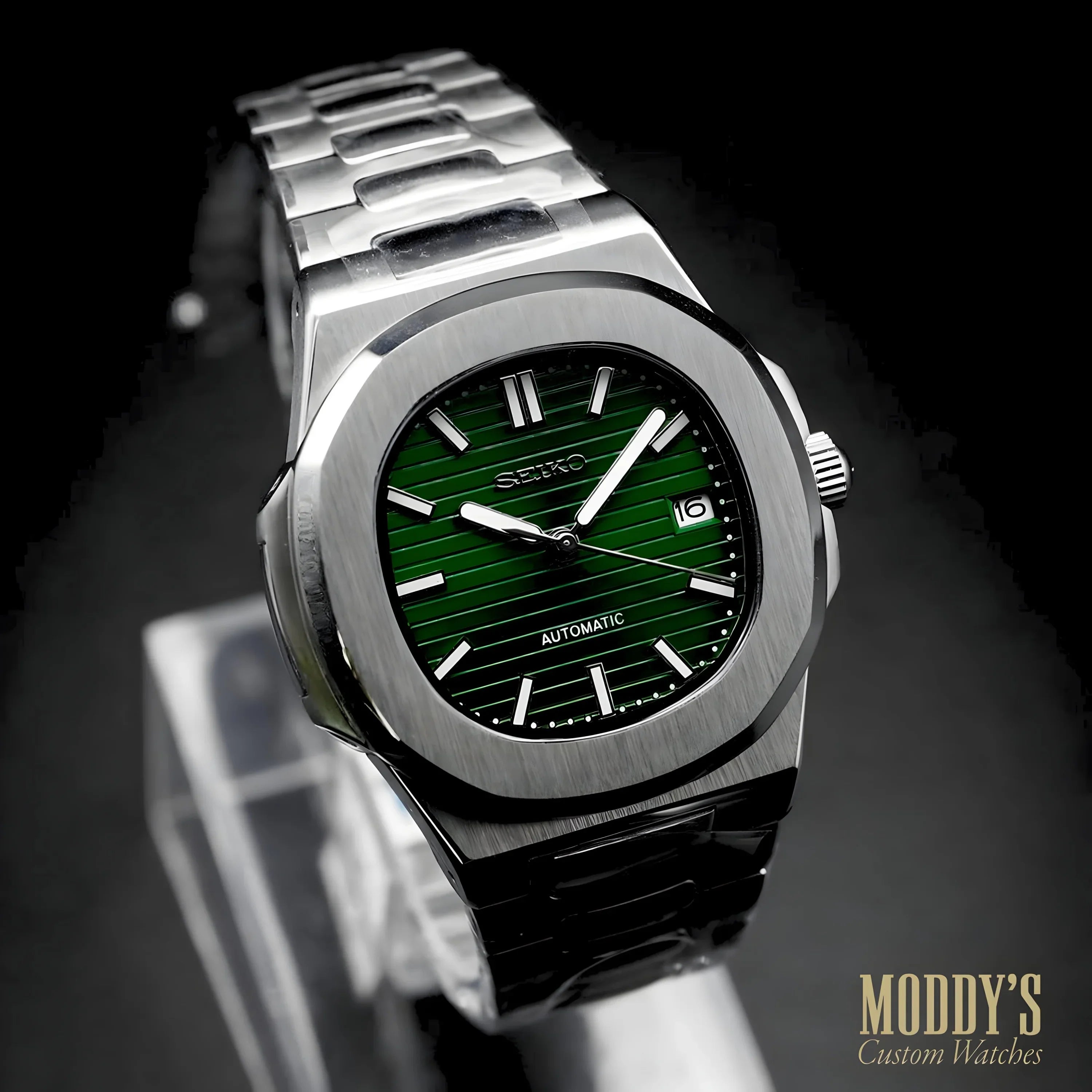 Seiko Mod Nautilus and Aquanaut: elegance and aquatic resistance.