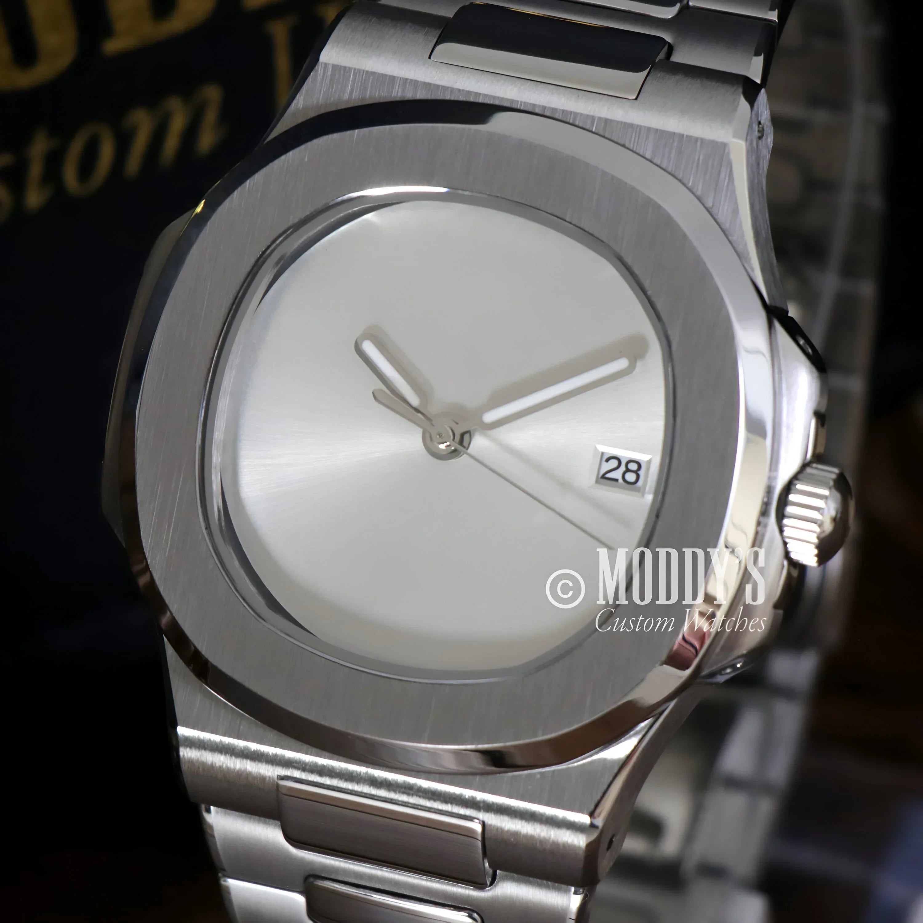 Silver wristwatch with date window in Nautiko Minimalist featuring Seiko NH35 automatic