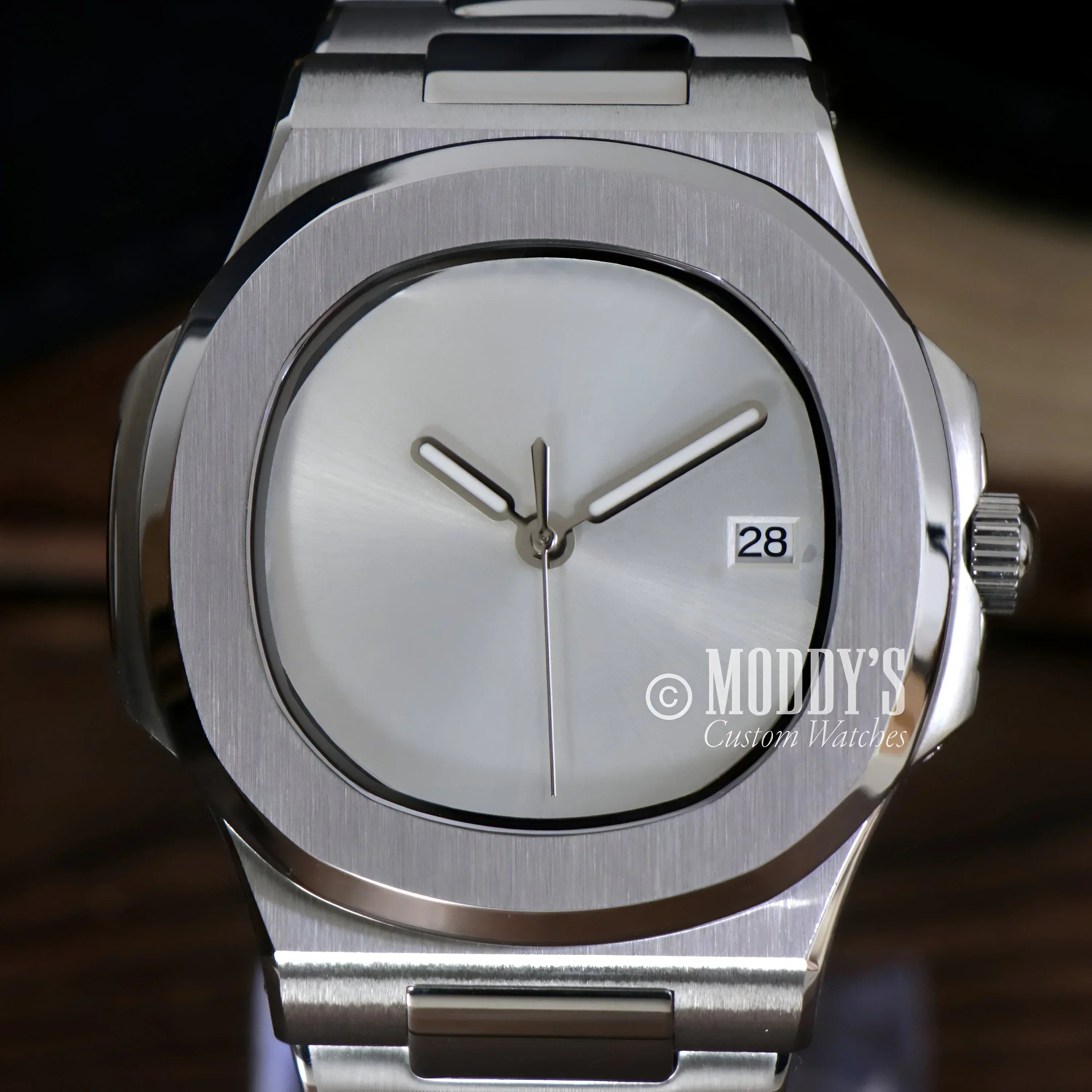 Silver wristwatch with date window, Nautiko Minimalist Silver, Seiko NH35 Automatic