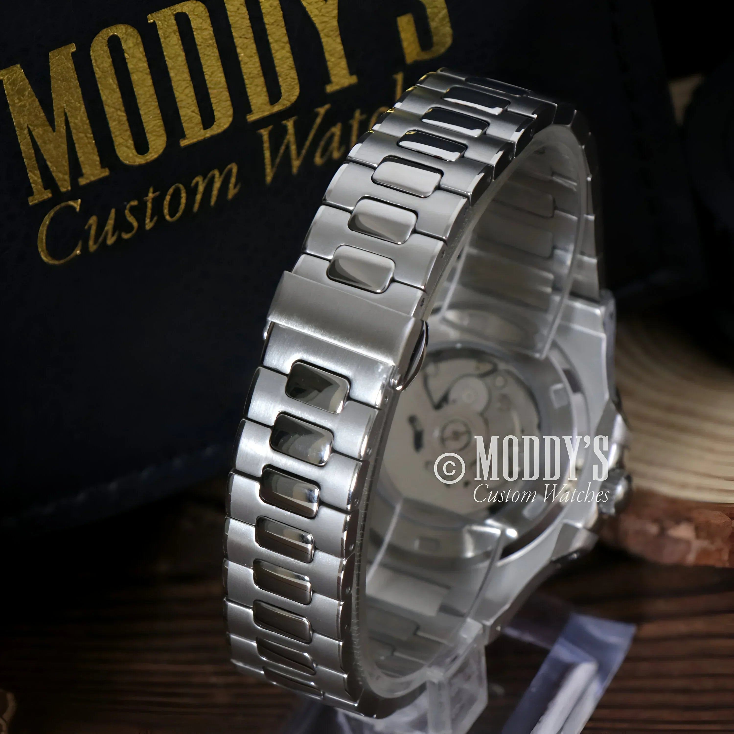 Silver metal Nautiko Minimalist Silver watch featuring 904L stainless steel design