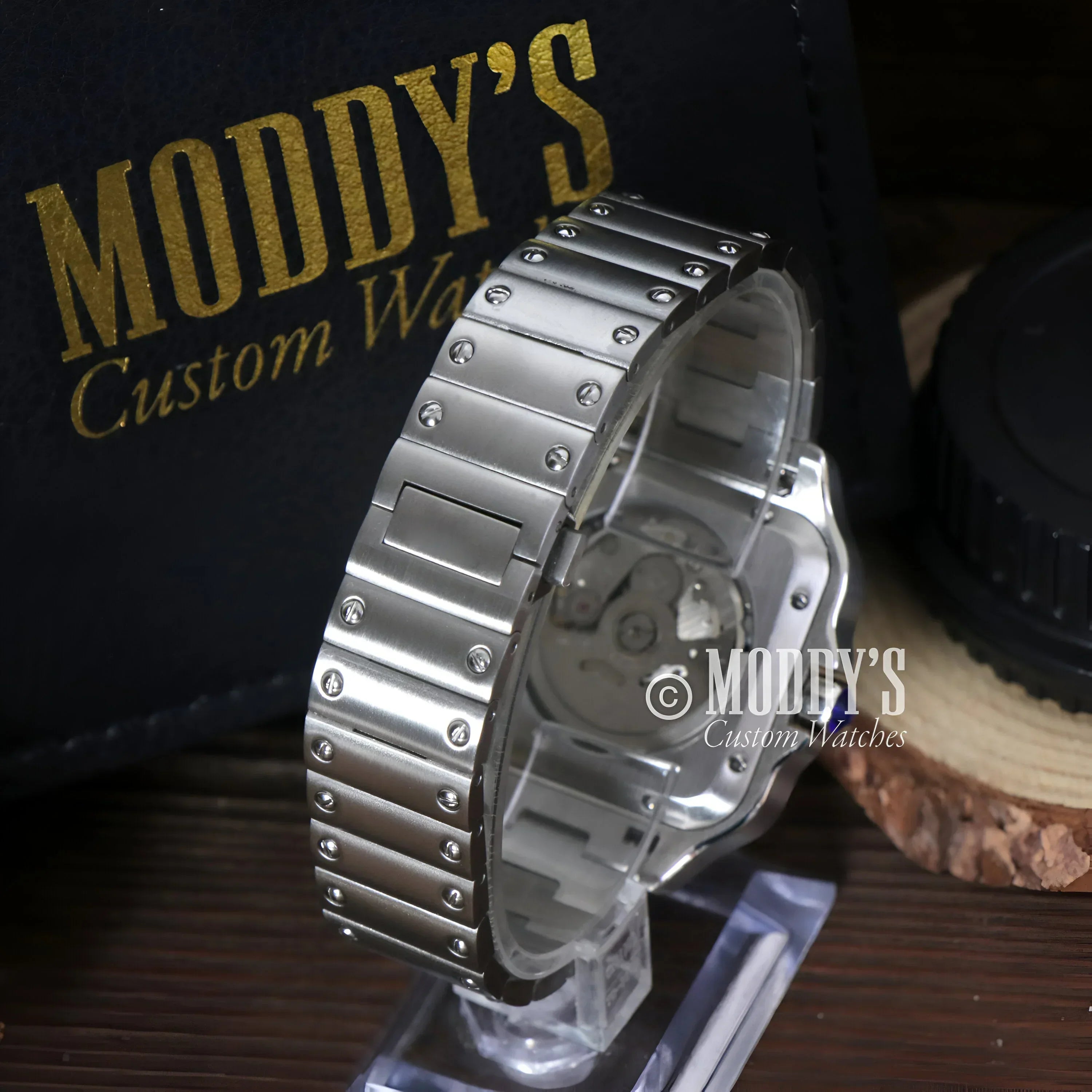 Silver metal watch with linked band from Santeiko featuring Seiko NH35 Automatic movement