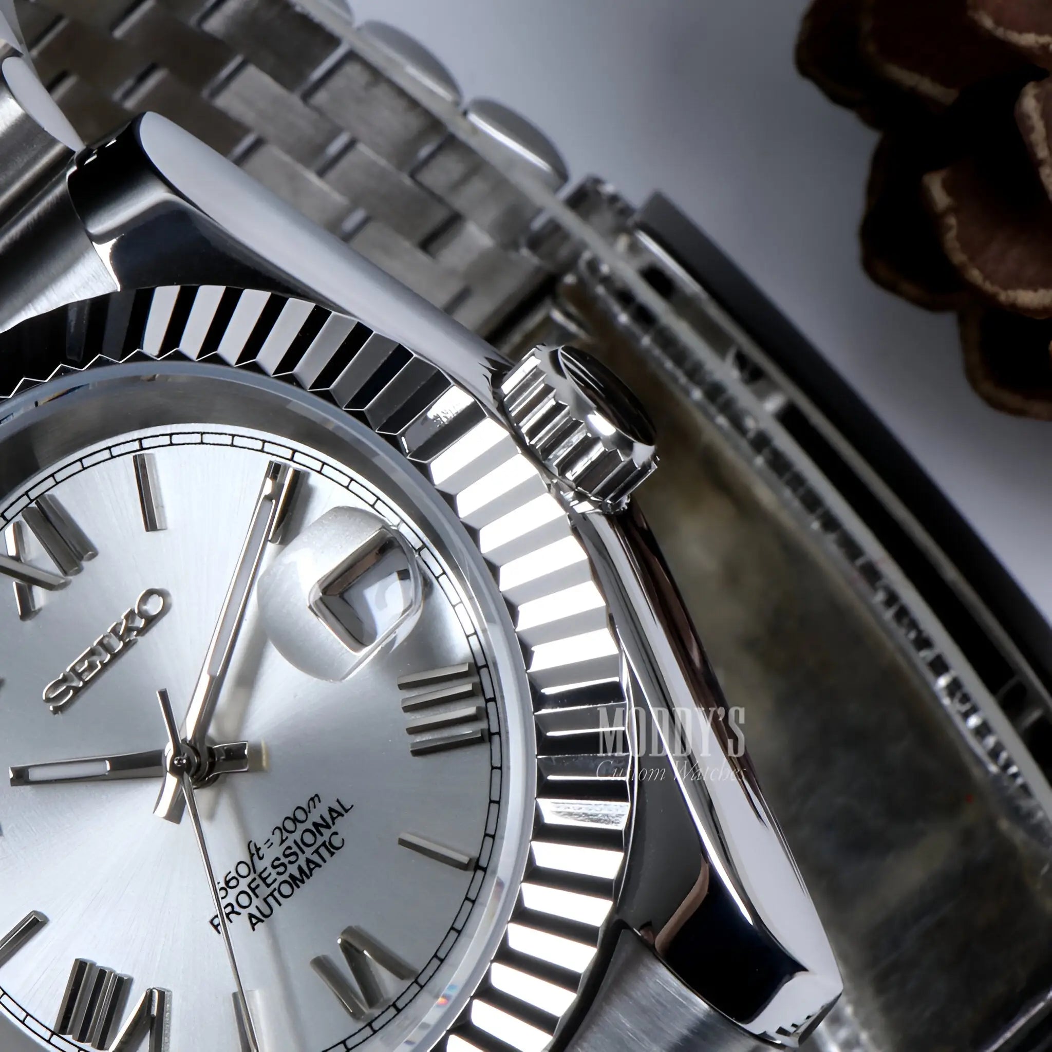 Seiko NH35 automatic watch with iconic Datejust design, silver stainless steel band, white dial