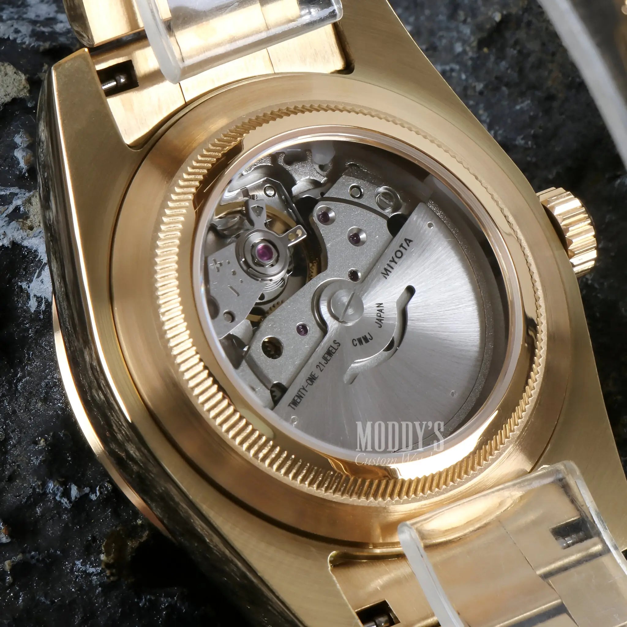 Seiko mod gold wristwatch with silver dial and automatic movement