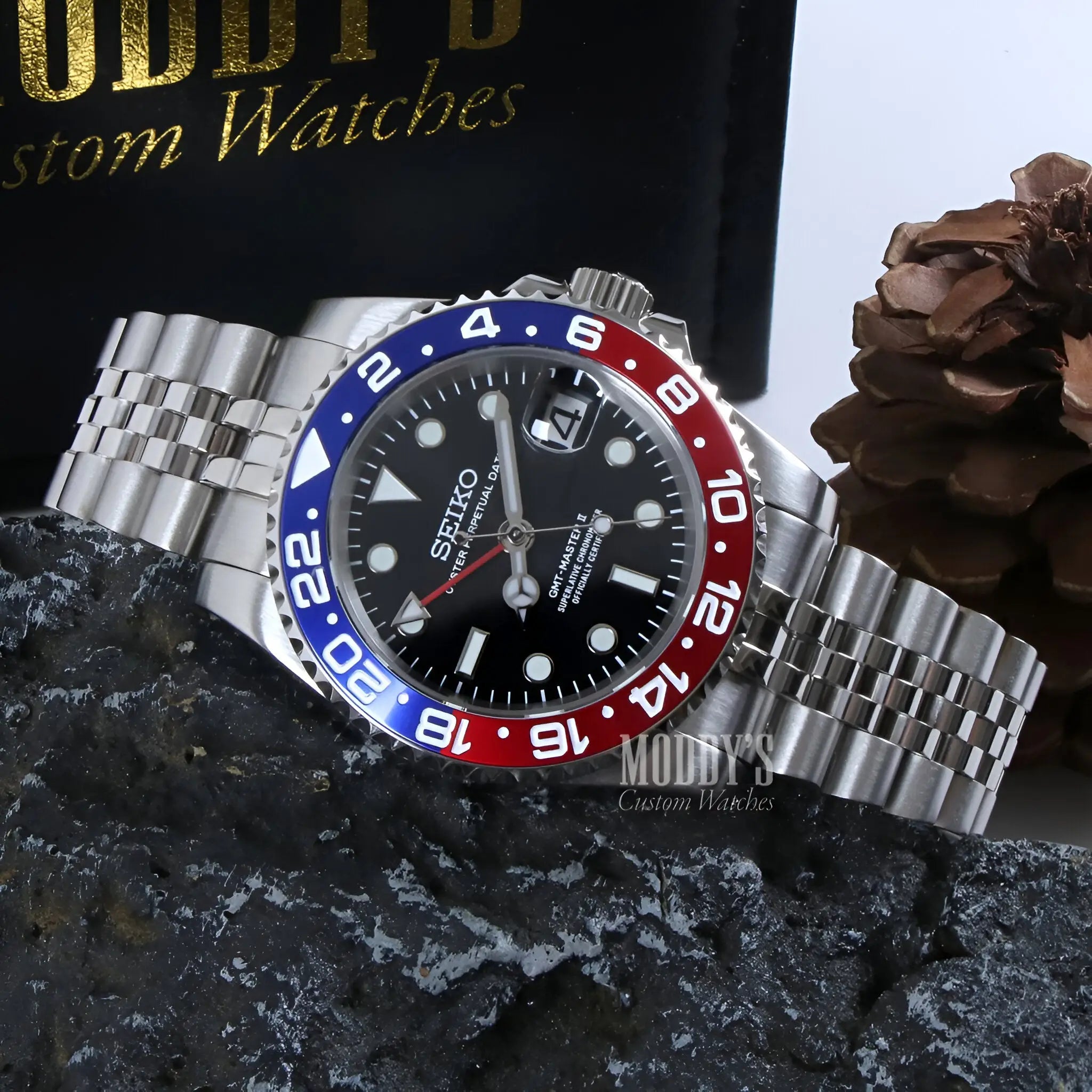 Seiko NH34 stainless steel GMT Pepsi watch with black dial and red-blue bezel