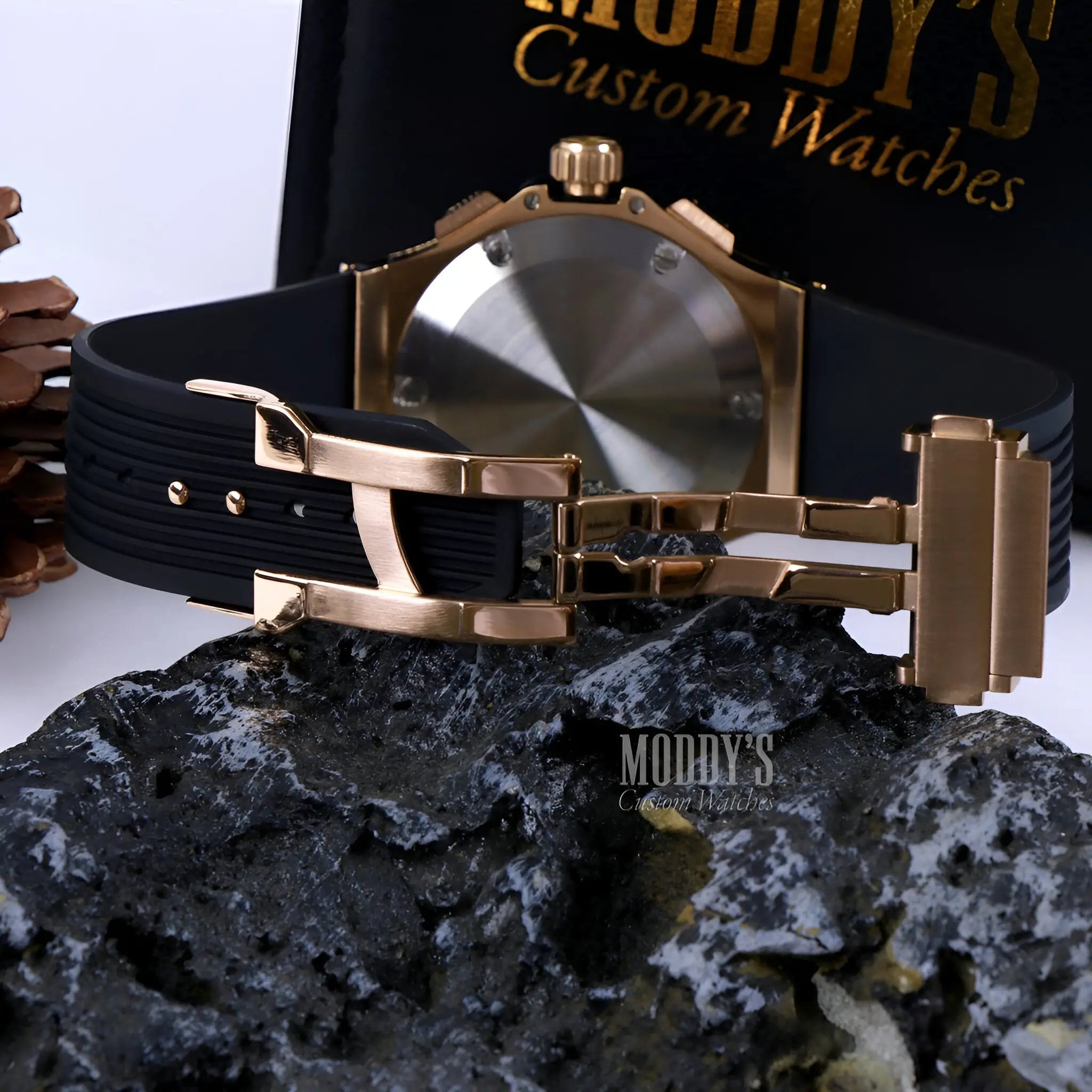 Hubleiko Big Bang Rose Gold watch with black silicone strap