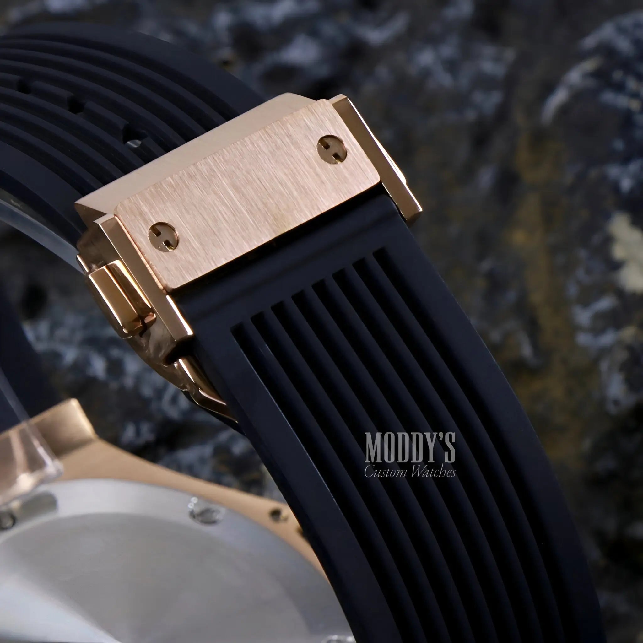 Hubleiko Big Bang Rose Gold watch with black rubber strap and gold buckle