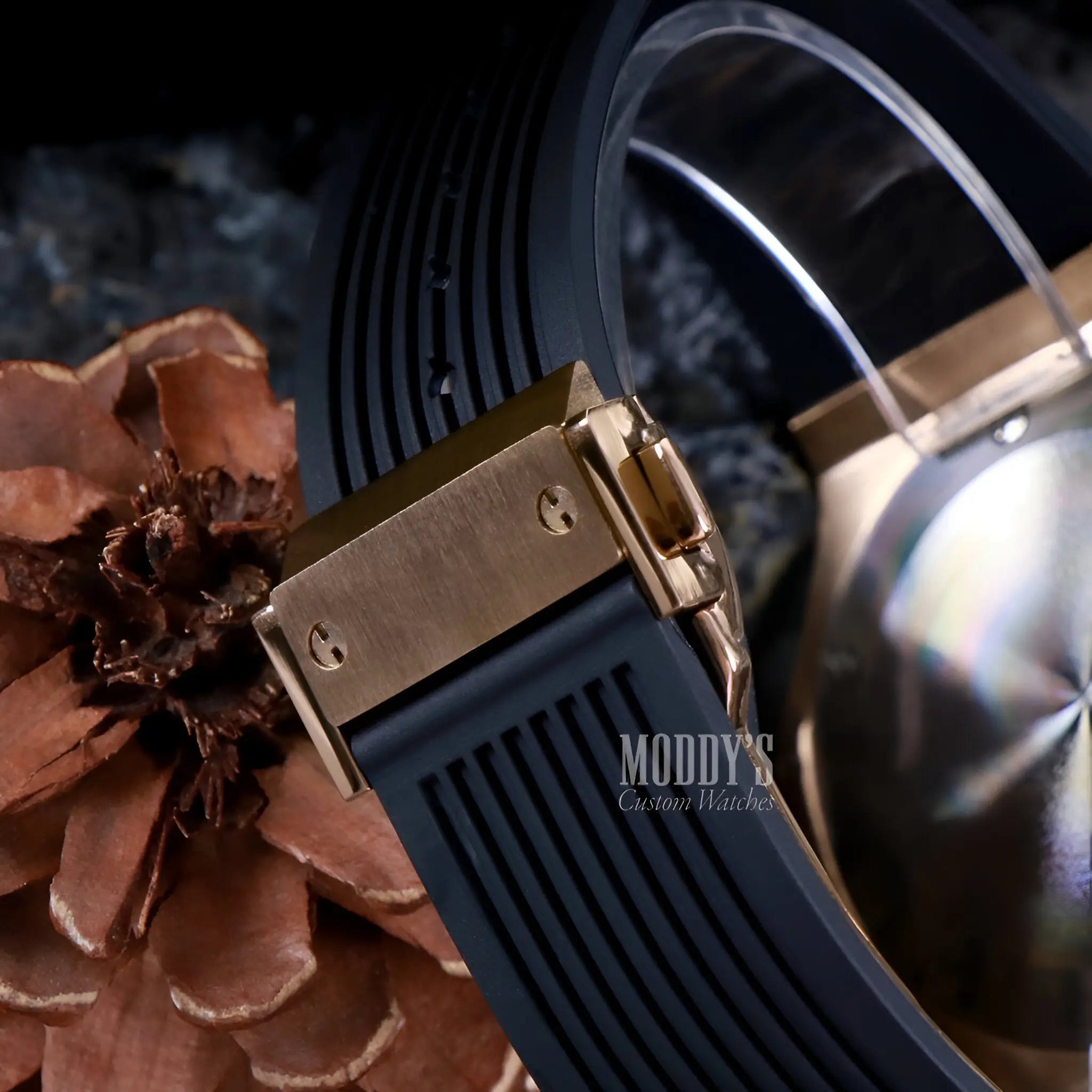 Hubleiko Big Bang Rose Gold watch with black rubber strap