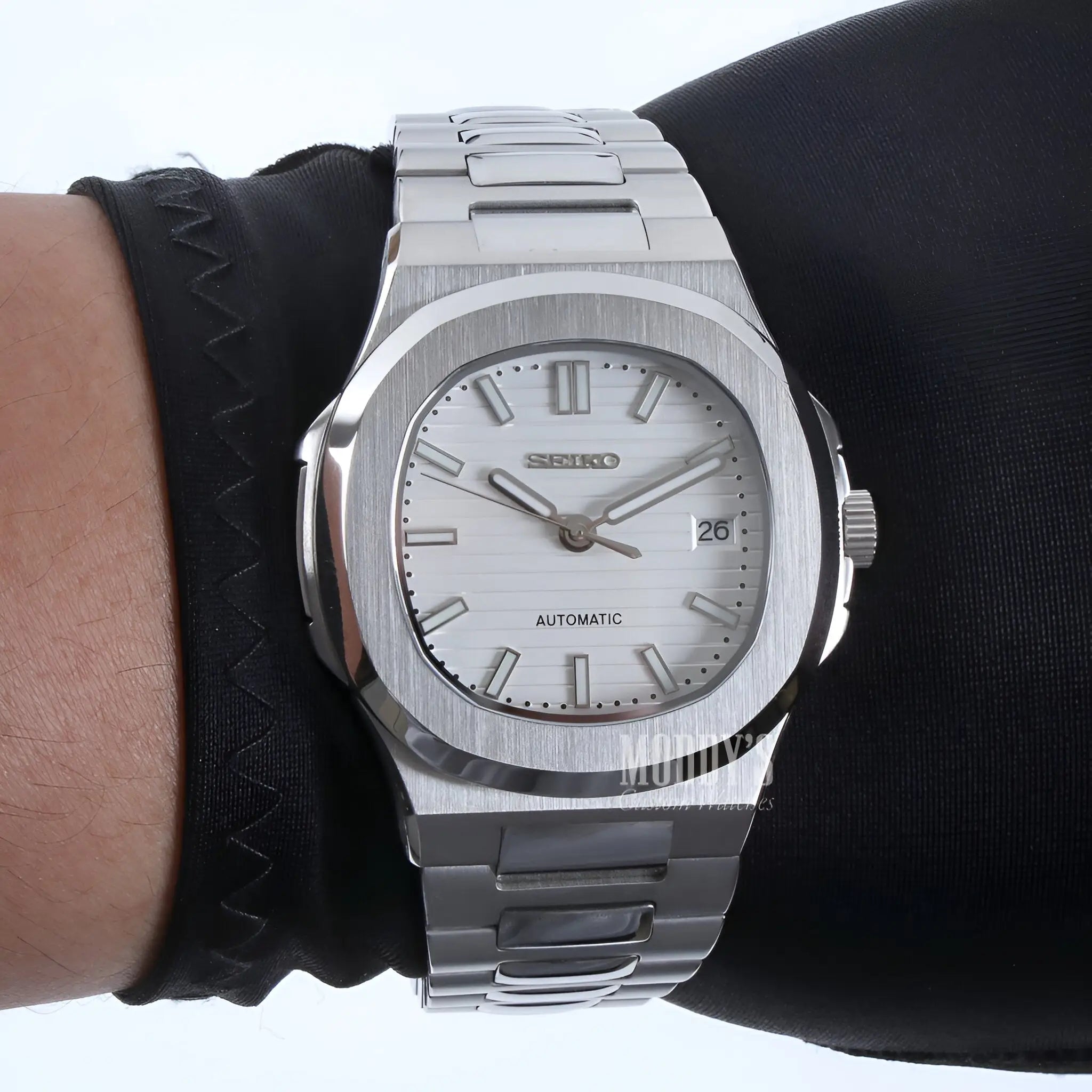 Seiko mod Nautilus watch with NH35 automatic movement and white dial