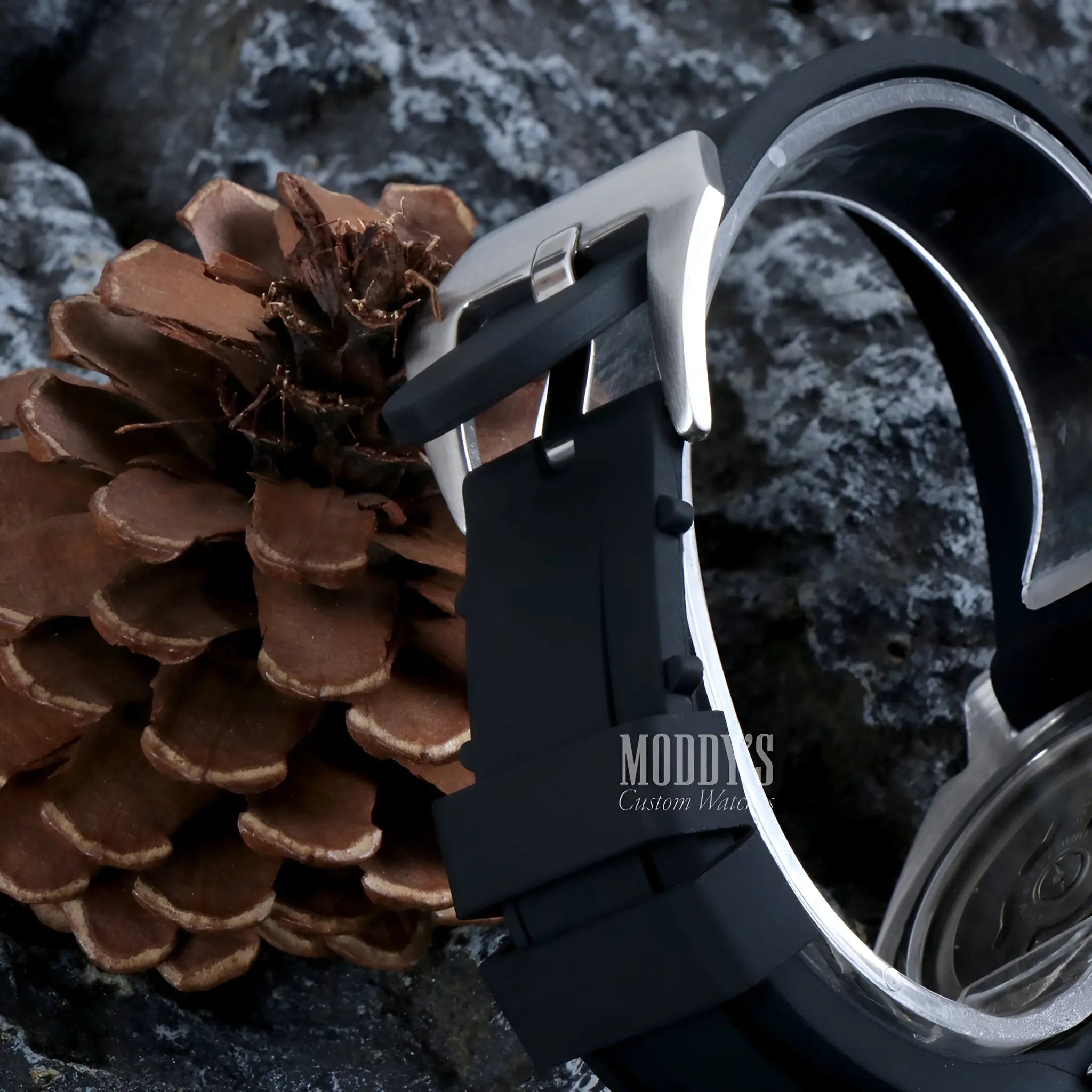 Paneiko Black Rubber watch with Seiko NH35 automatic movement