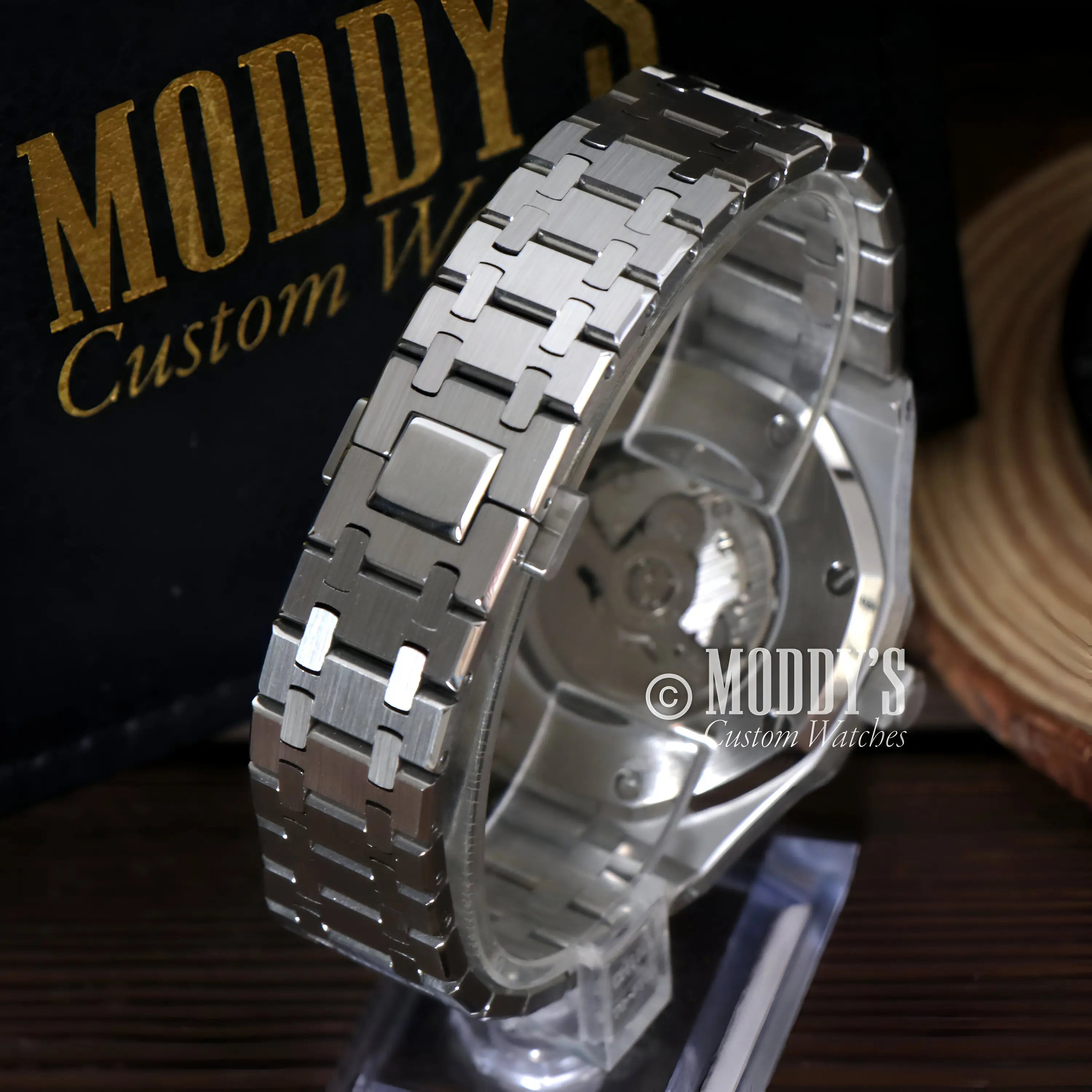 Sleek silver stainless steel band on Royal Oak mod Seiko NH35 automatic watch