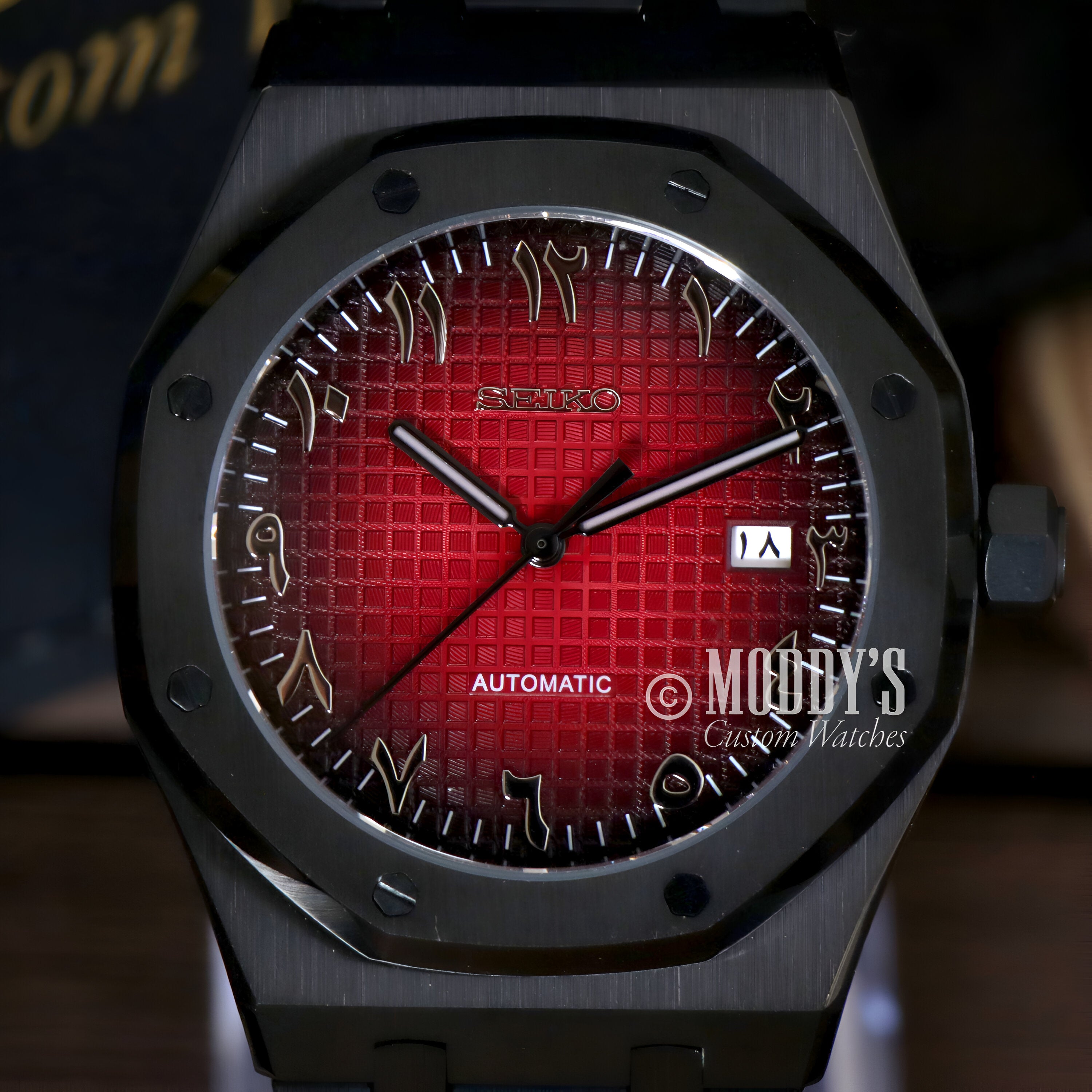 Royal Seikoak | Arabic Black - Red