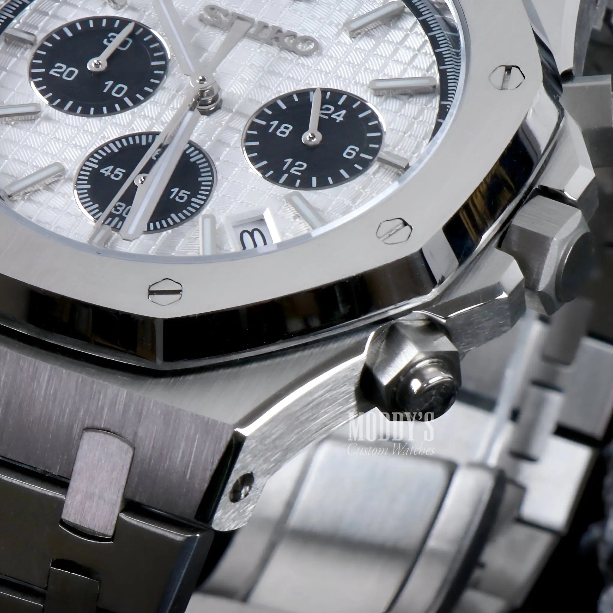 Royal Seikoak Chrono Panda with VK63 hybrid and stainless steel band