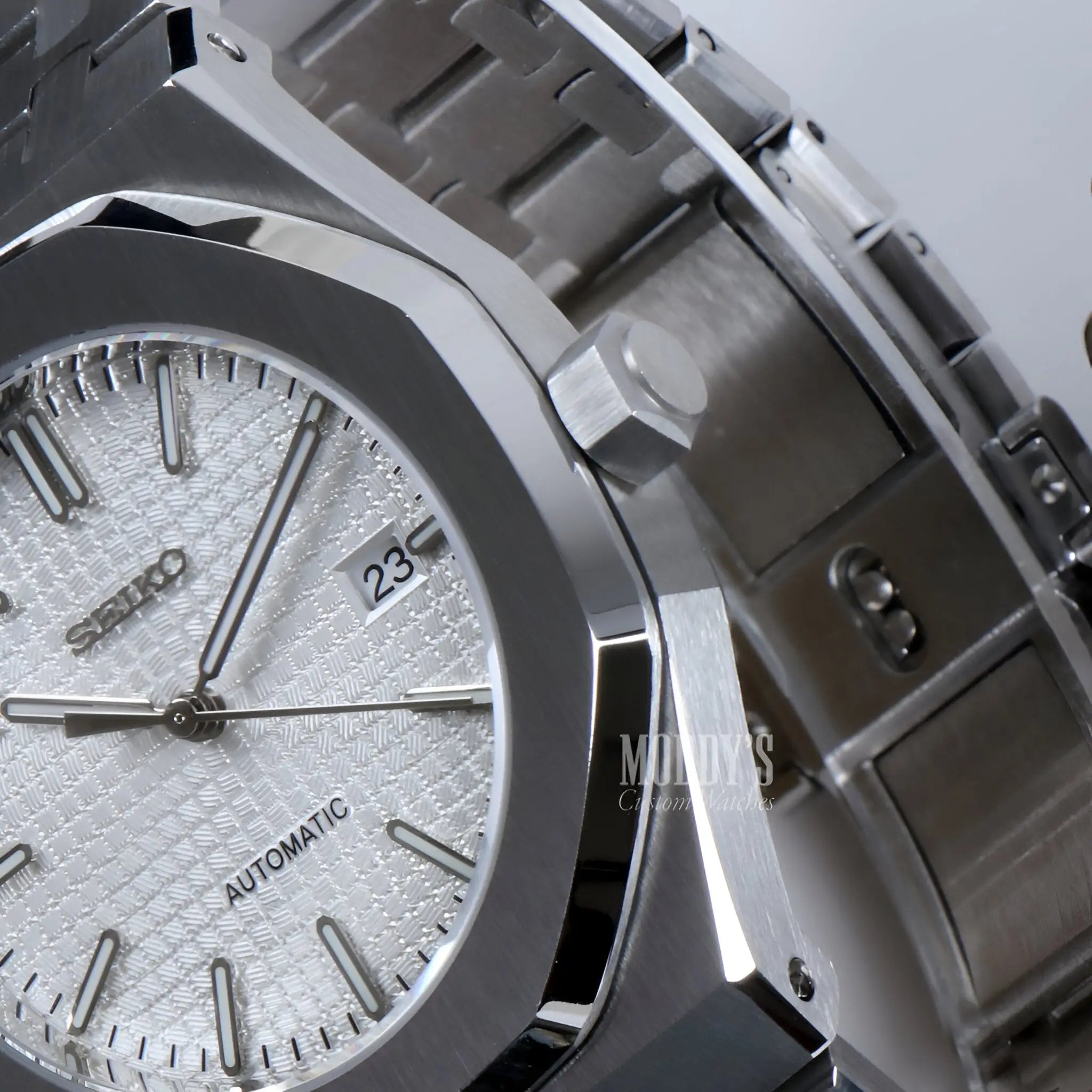 Royal Seikoak White Seiko NH35 Automatic Watch with Textured Dial