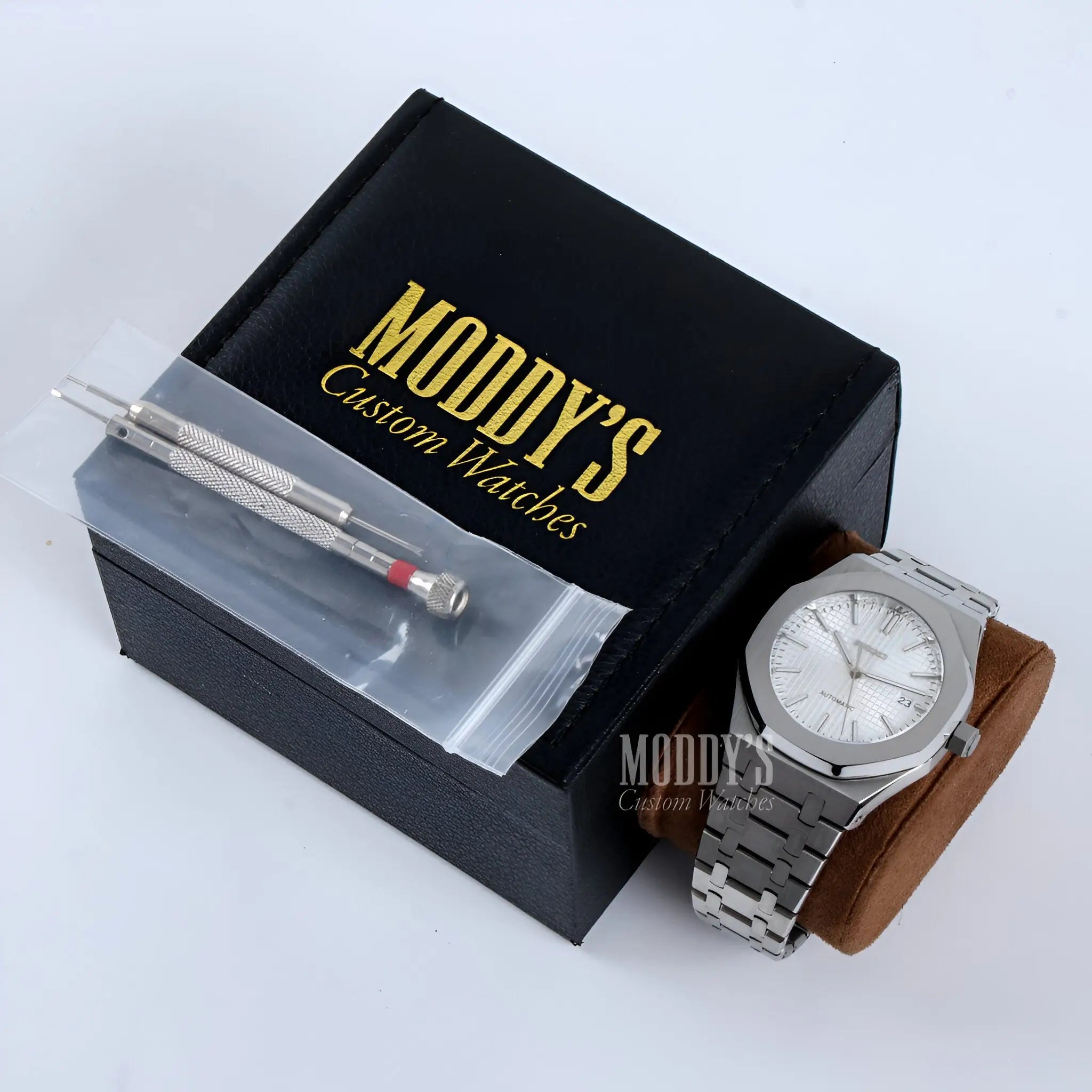 Royal Oak mod Seiko NH35 automatic watch with white dial and date window