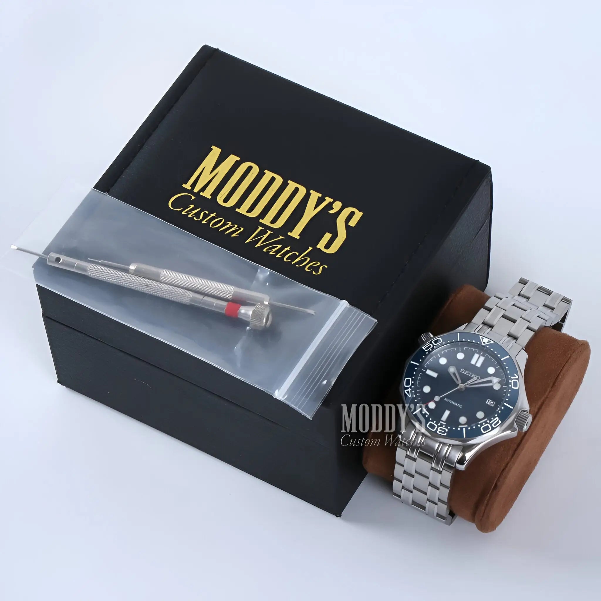 Prestigious Seiko NH35 Seikomaster Blue diver watch with black dial