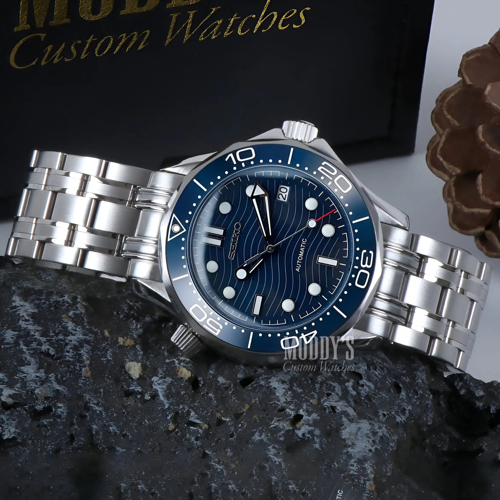 Prestigious Seiko NH35 blue and silver diver watch with nautical dial