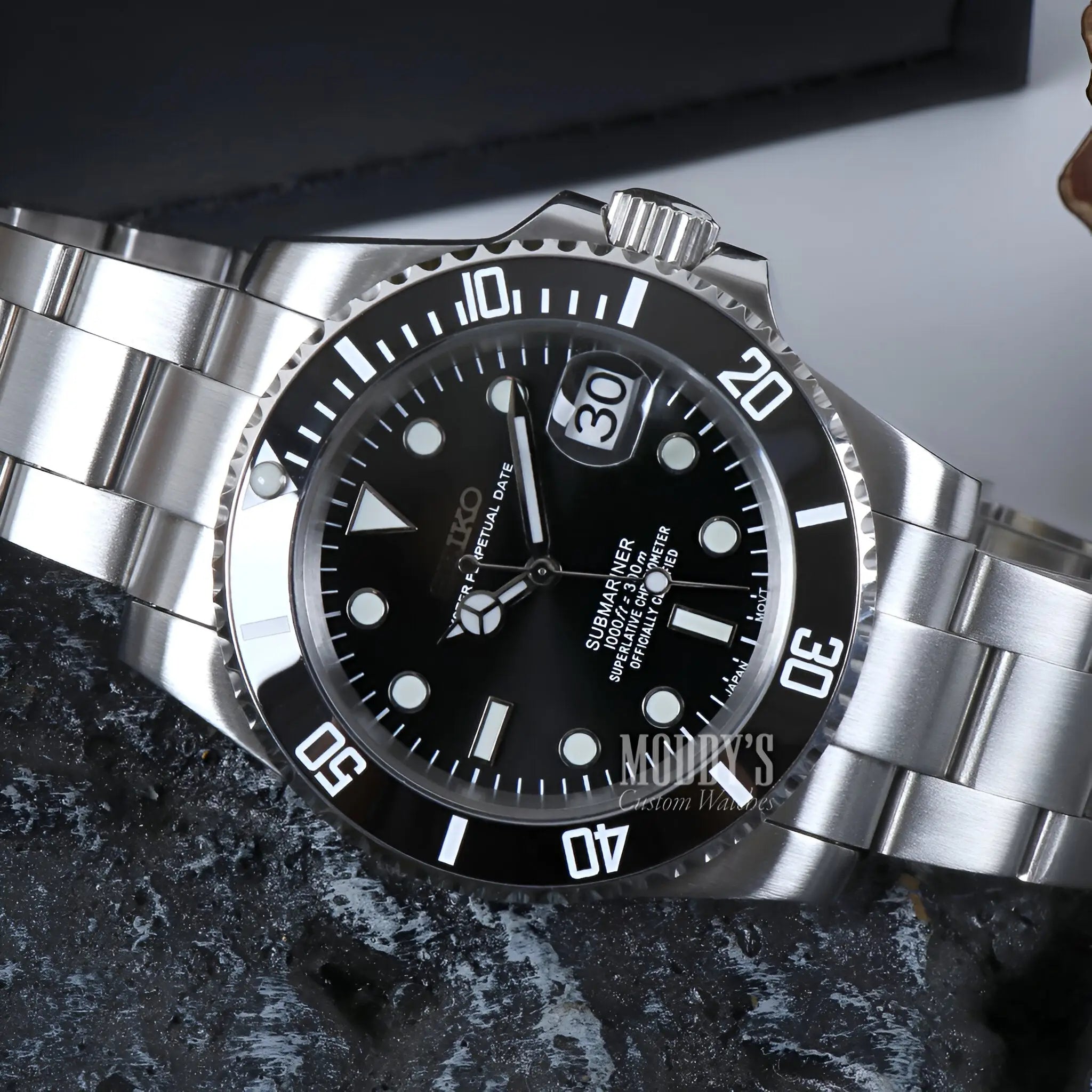 Seiko mod submariner with NH35 automatic movement, black dial