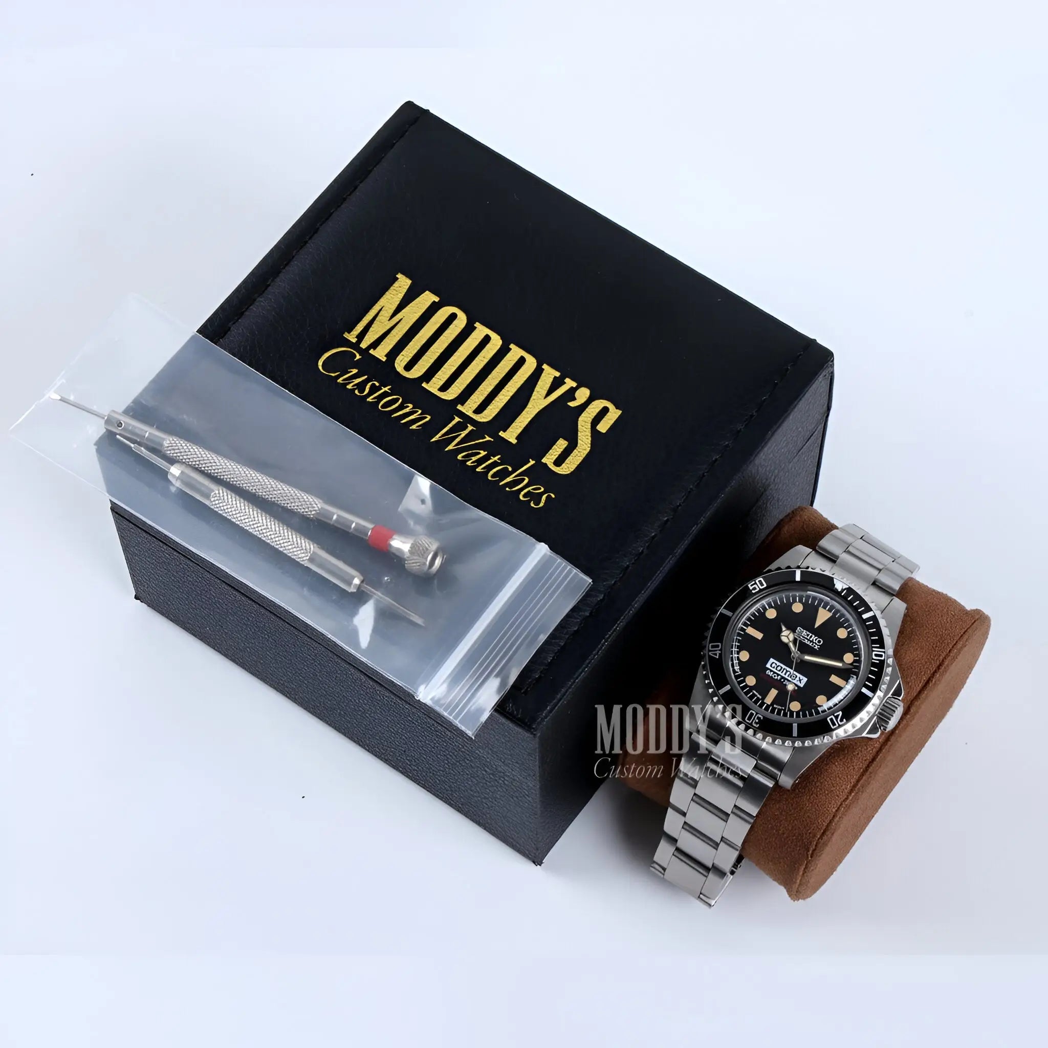 Seiko mod submariner vintage watch with stainless steel band and black dial