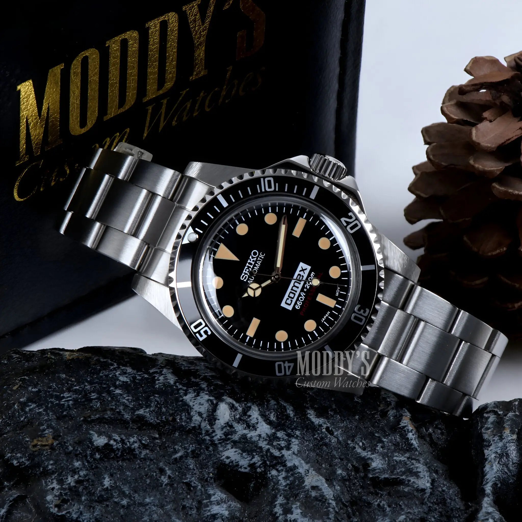 Vintage Seiko mod Submariner diver’s watch in black and gold