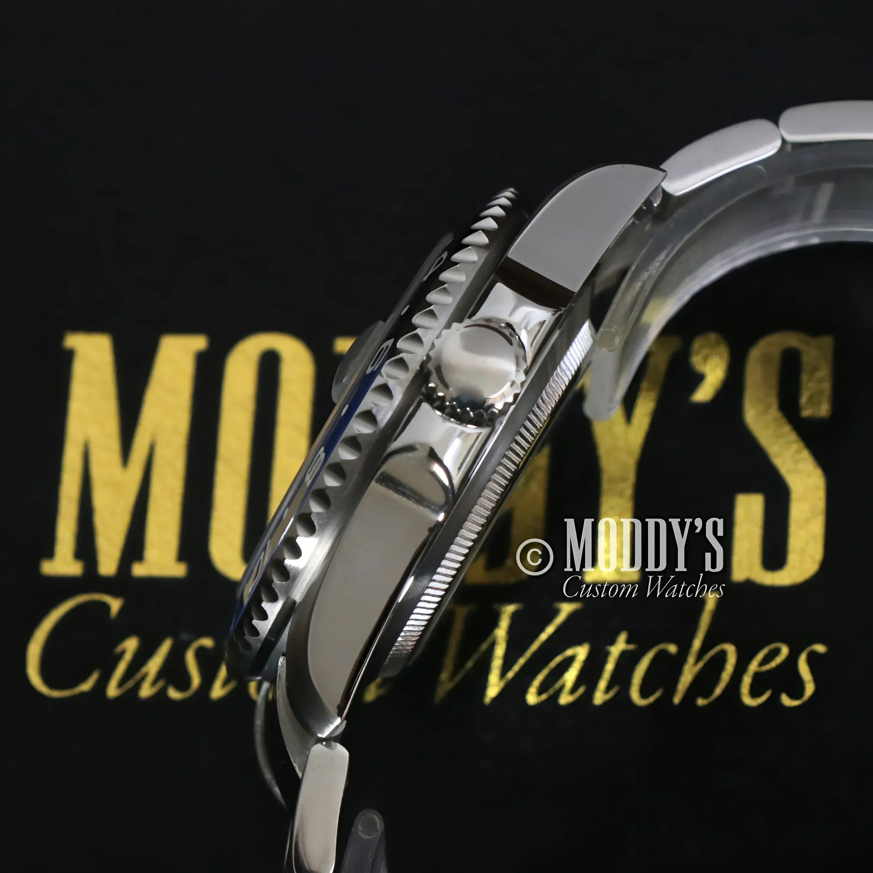 Silver wristwatch GMTeiko Batman featuring Seiko NH34 automatic movement