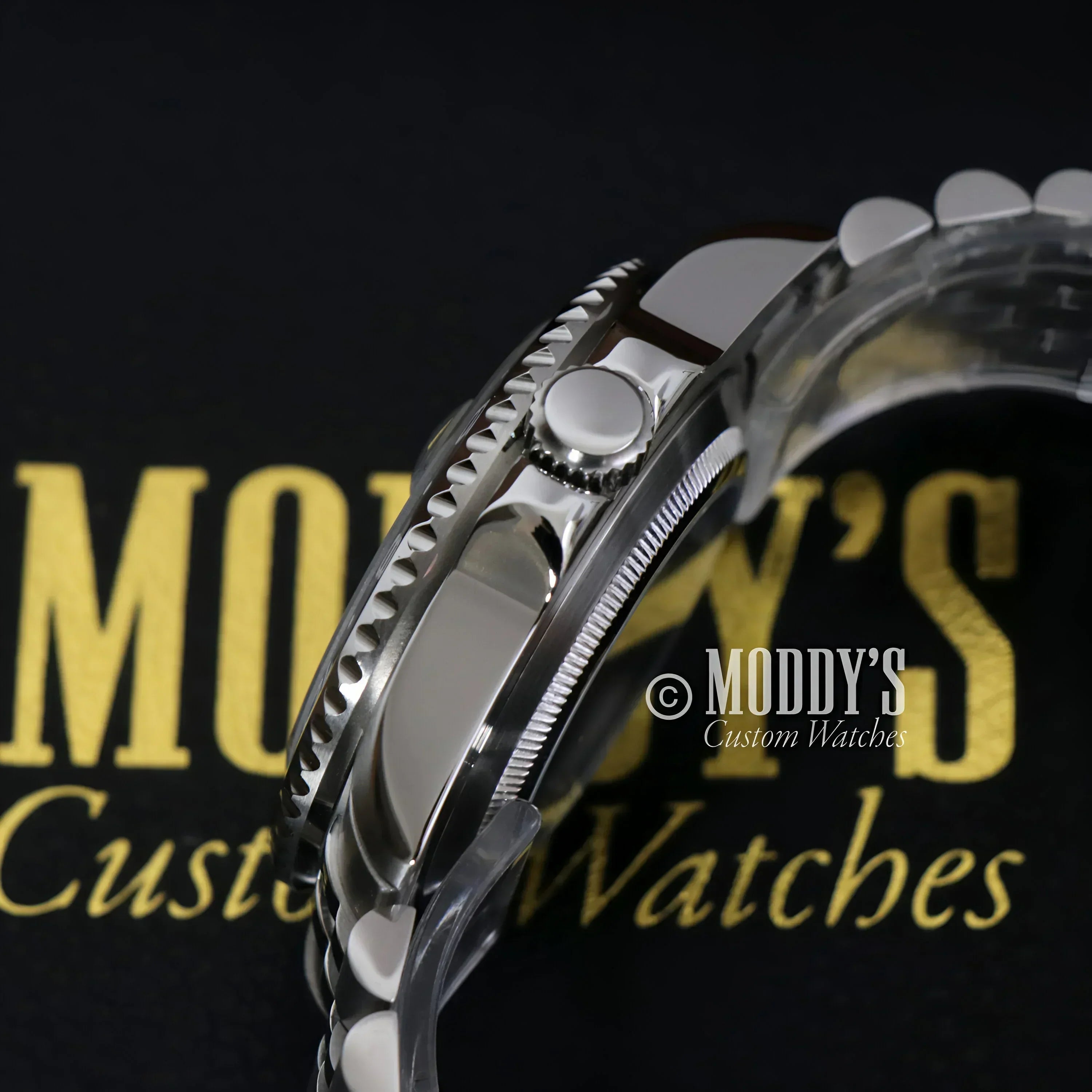 Silver wristwatch with rotating bezel from GMTeiko featuring NH34 automatic movement