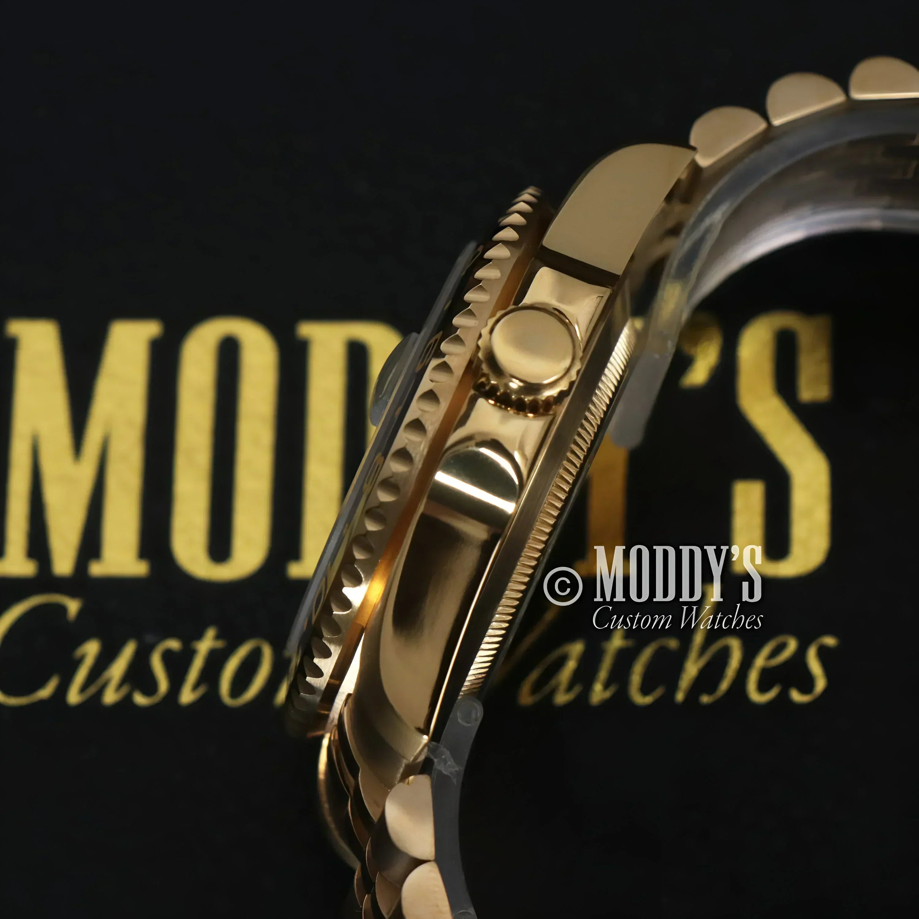 Gold wristwatch from GMTeiko featuring Seiko NH34 automatic movement design