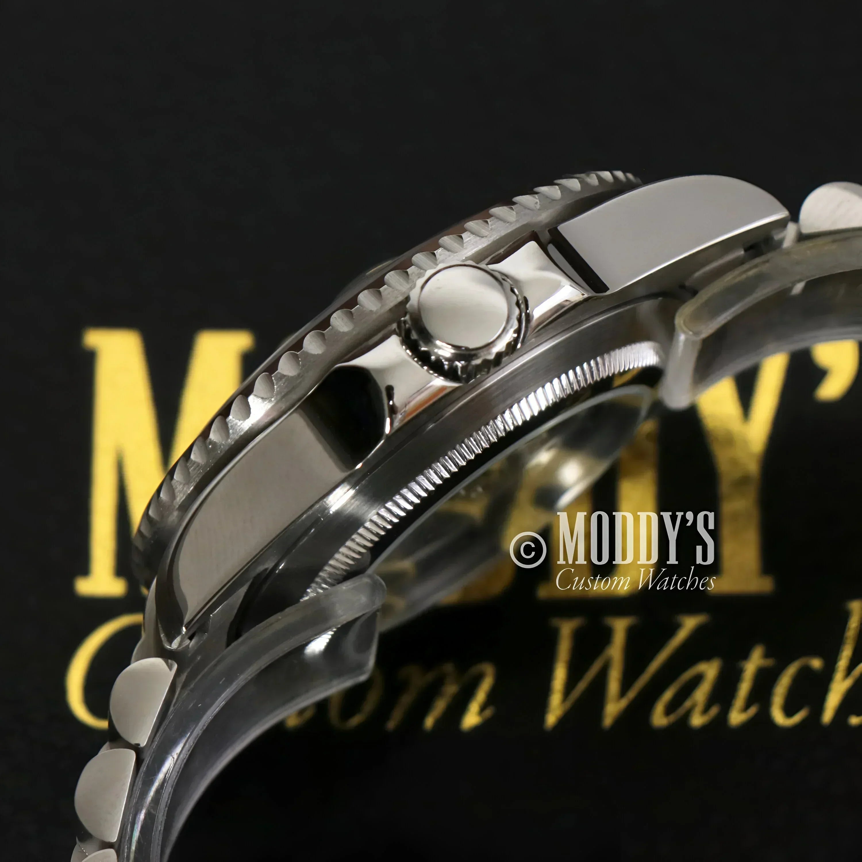 Silver wristwatch GMTeiko Pepsi featuring Seiko NH34 automatic movement design