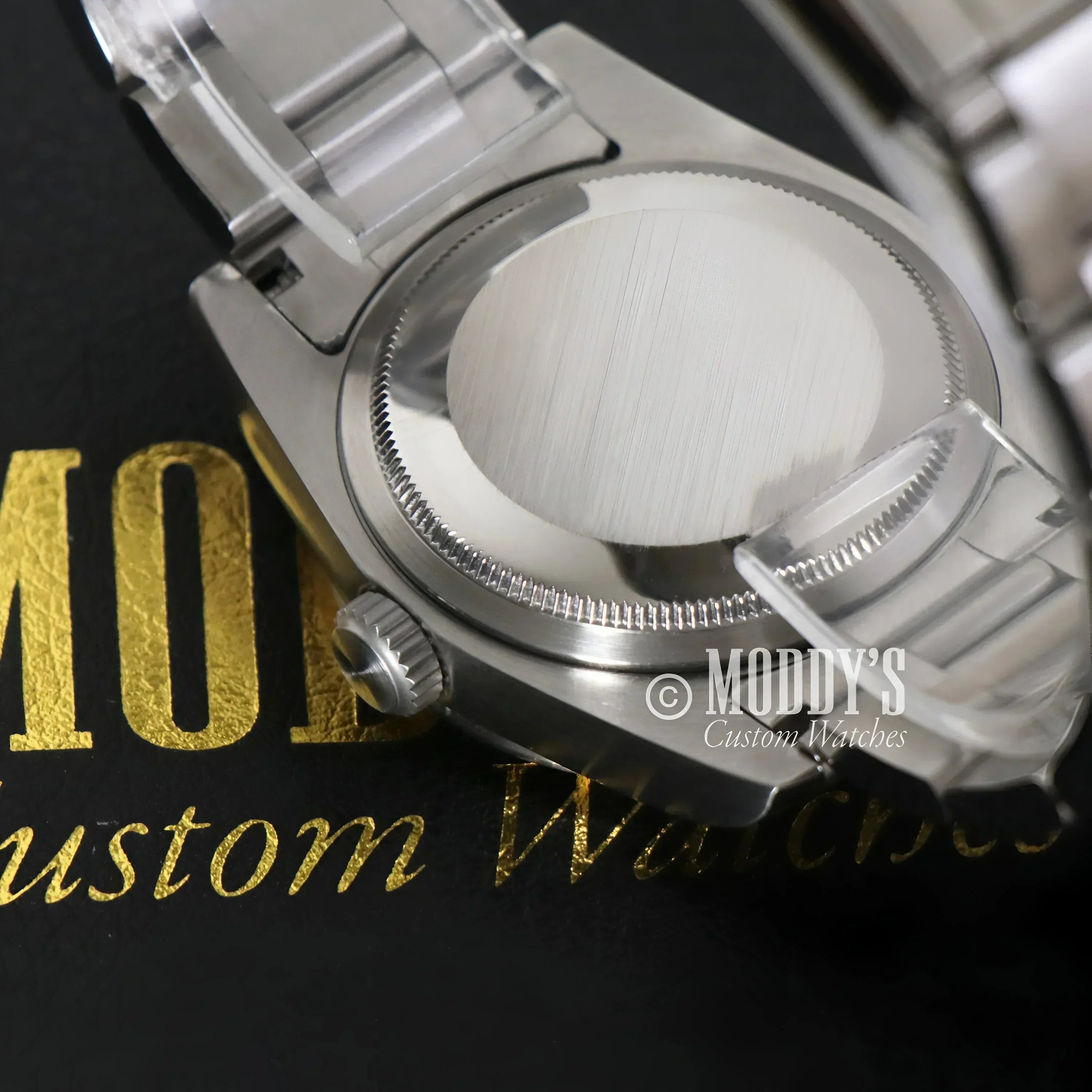 Silver wristwatch with smooth back featuring NH35 automatic movement by Seiko Mod Oyster