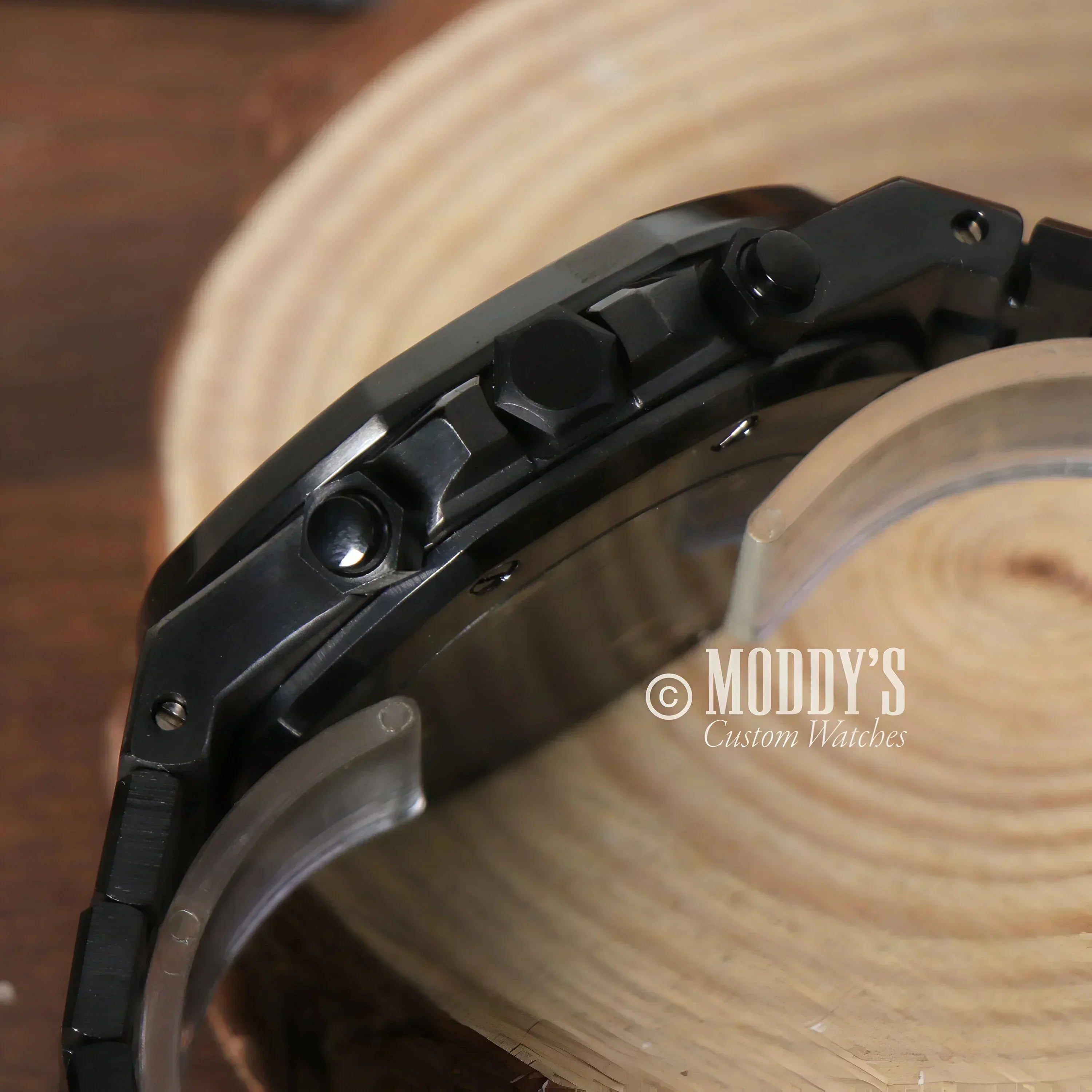Black wristwatch with buttons - Royal Seikoak Chrono Triple Black featuring Seiko VK63 hybrid