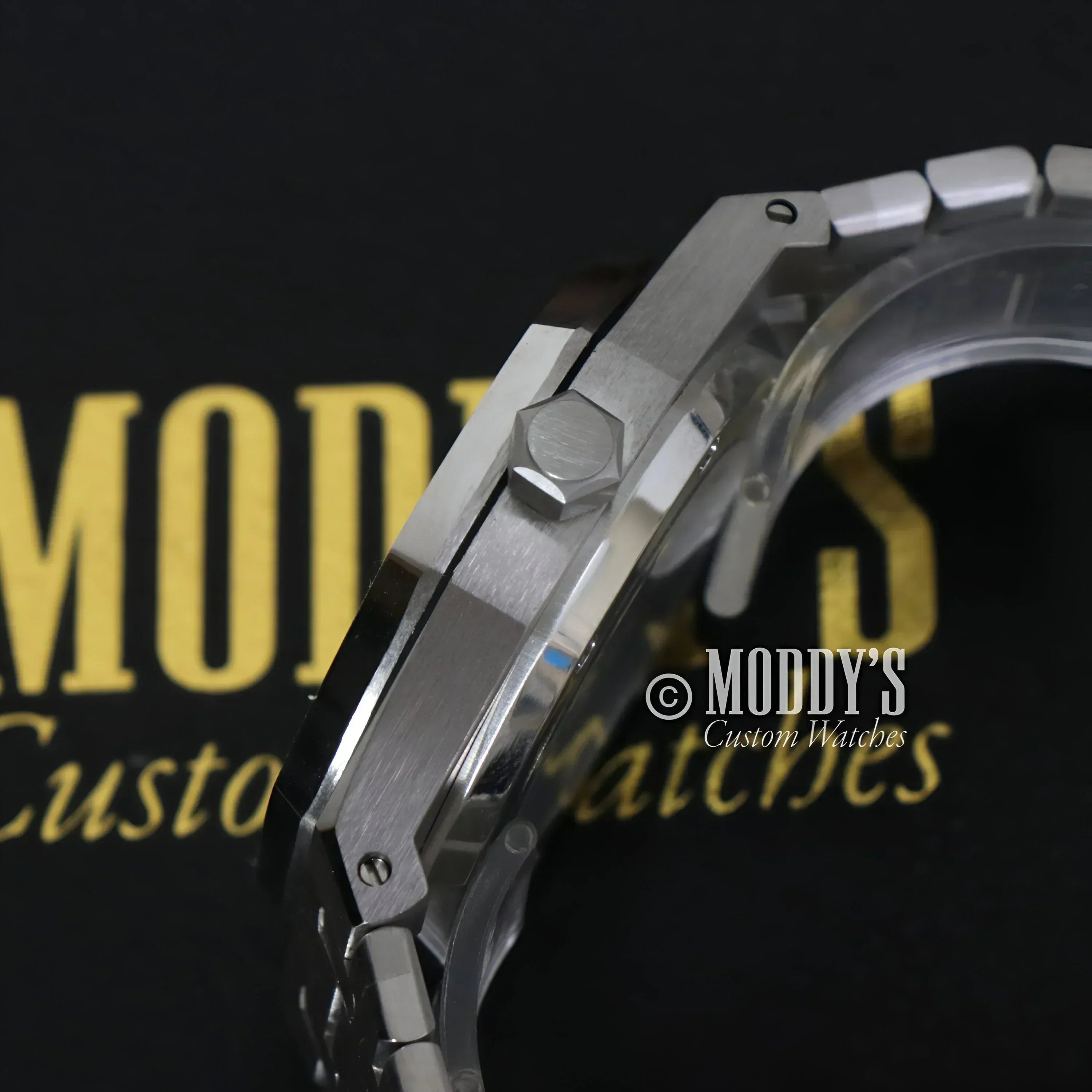 Silver wristwatch Royal Seikoak with NH35 automatic movement and elegant design