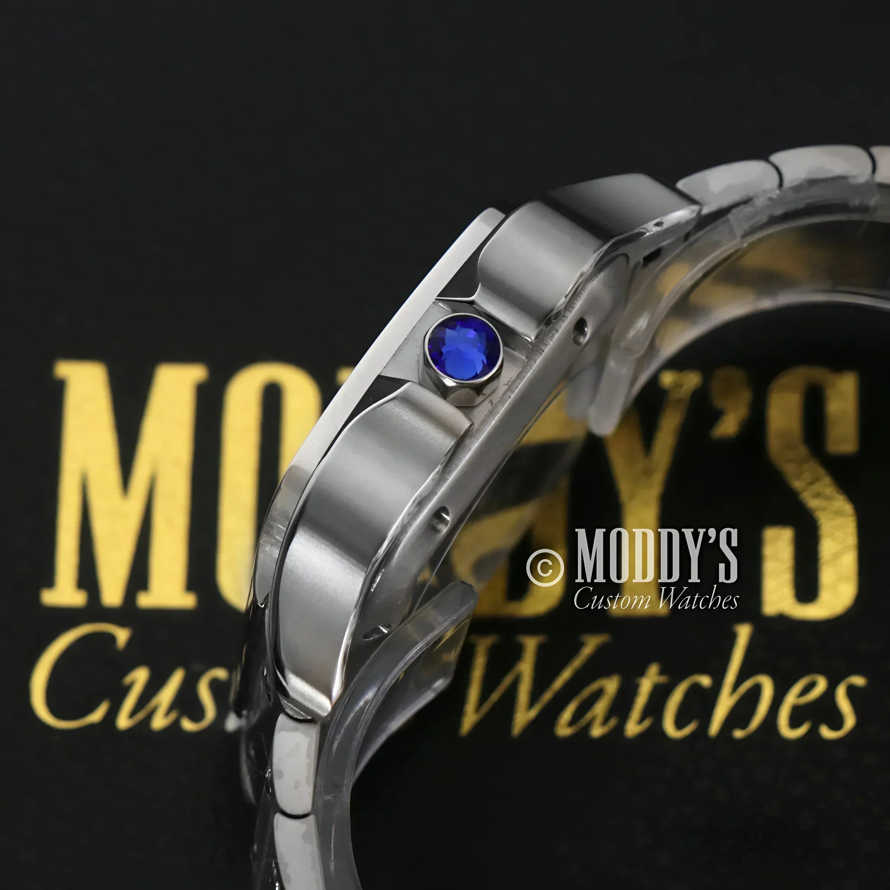 Silver wristwatch with blue jewel featuring NH35 automatic movement and 316L stainless steel