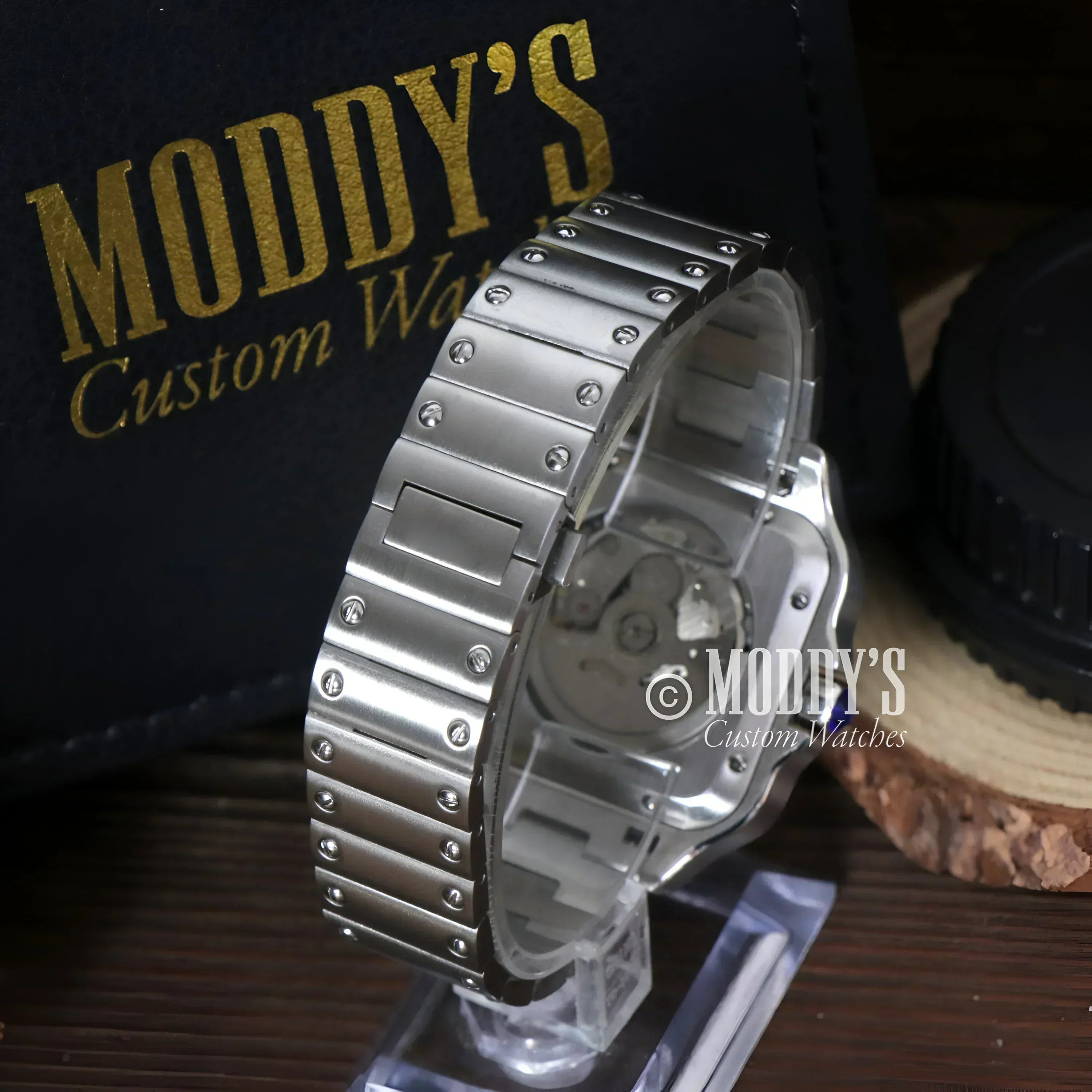 Silver metal watch with linked band from Santeiko featuring Seiko NH35 Automatic movement