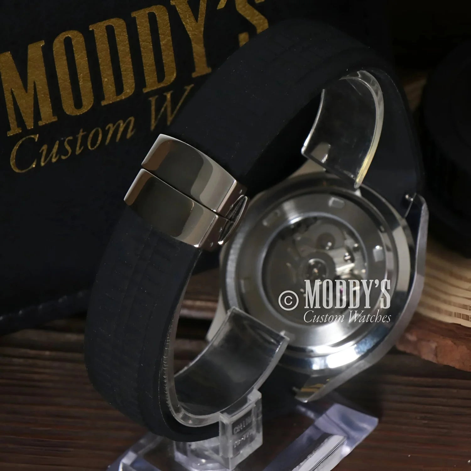 Automatic watch with black rubber strap featuring Seiko NH35 automatic movement