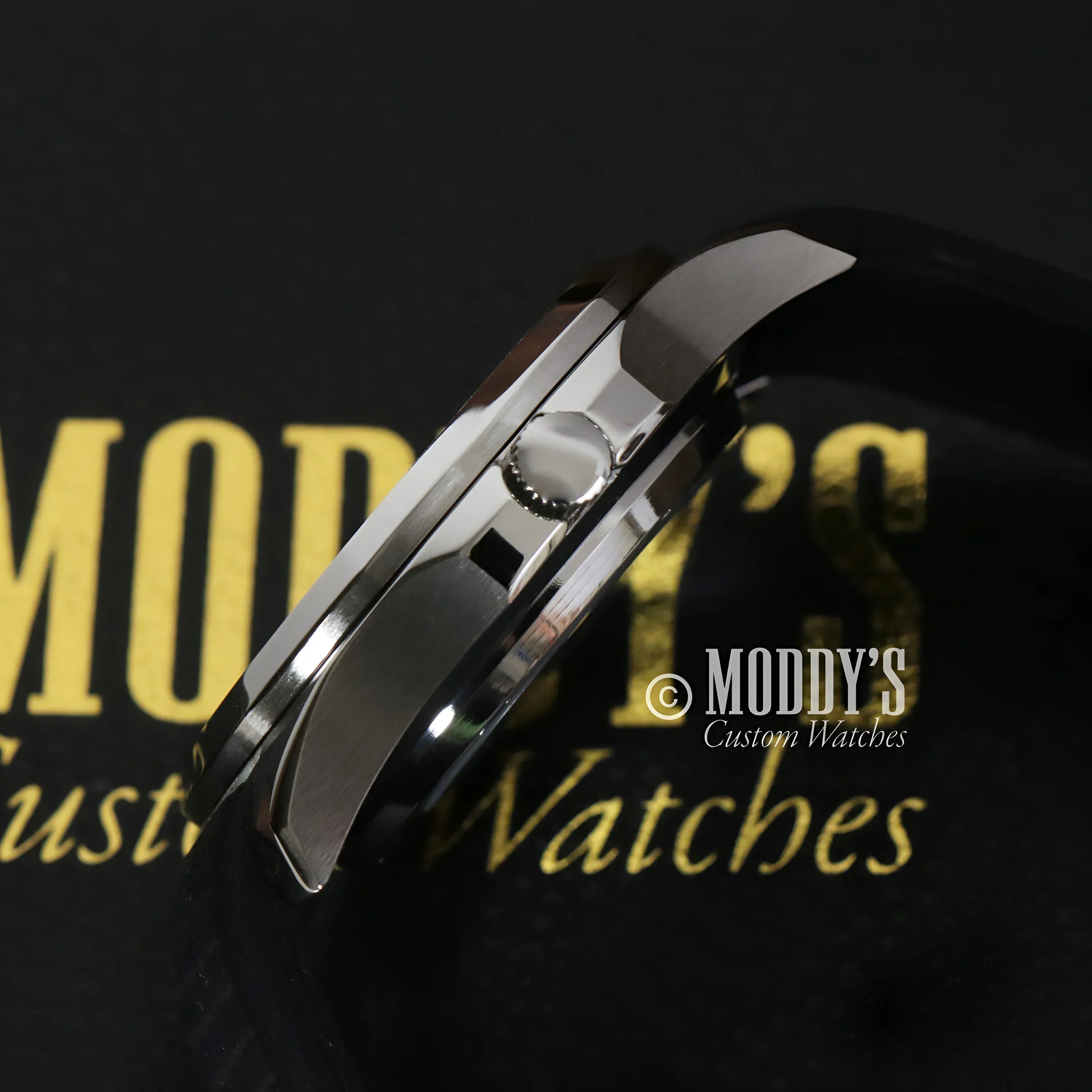 Polished metal wristwatch Seikonaut Black with Seiko NH35 automatic movement