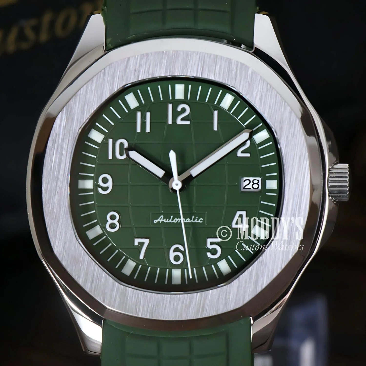 Green-faced Seikonaut watch with NH35 automatic movement, inspired by Seiko mod Aquanaut