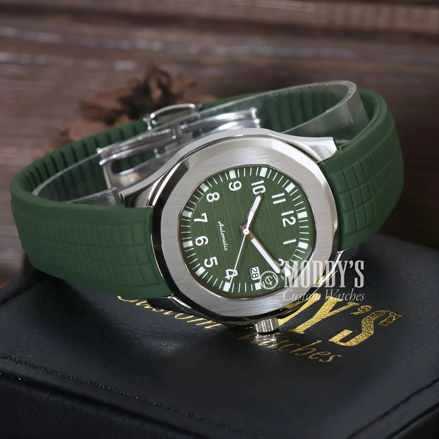Green-faced automatic wristwatch Seikonaut with NH35 automatic movement
