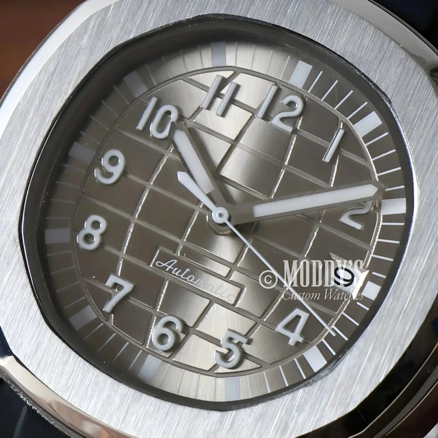 Silver-toned automatic wristwatch Seikonaut featuring Seiko NH35 automatic movement