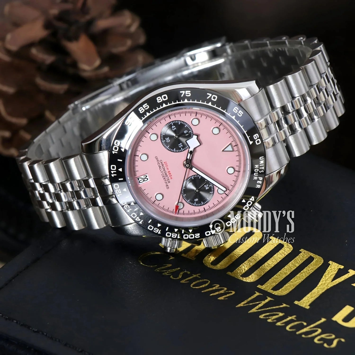 Silver wristwatch with pink face featuring Seiko VK63 hybrid movement in Tudeiko Chrono Pink
