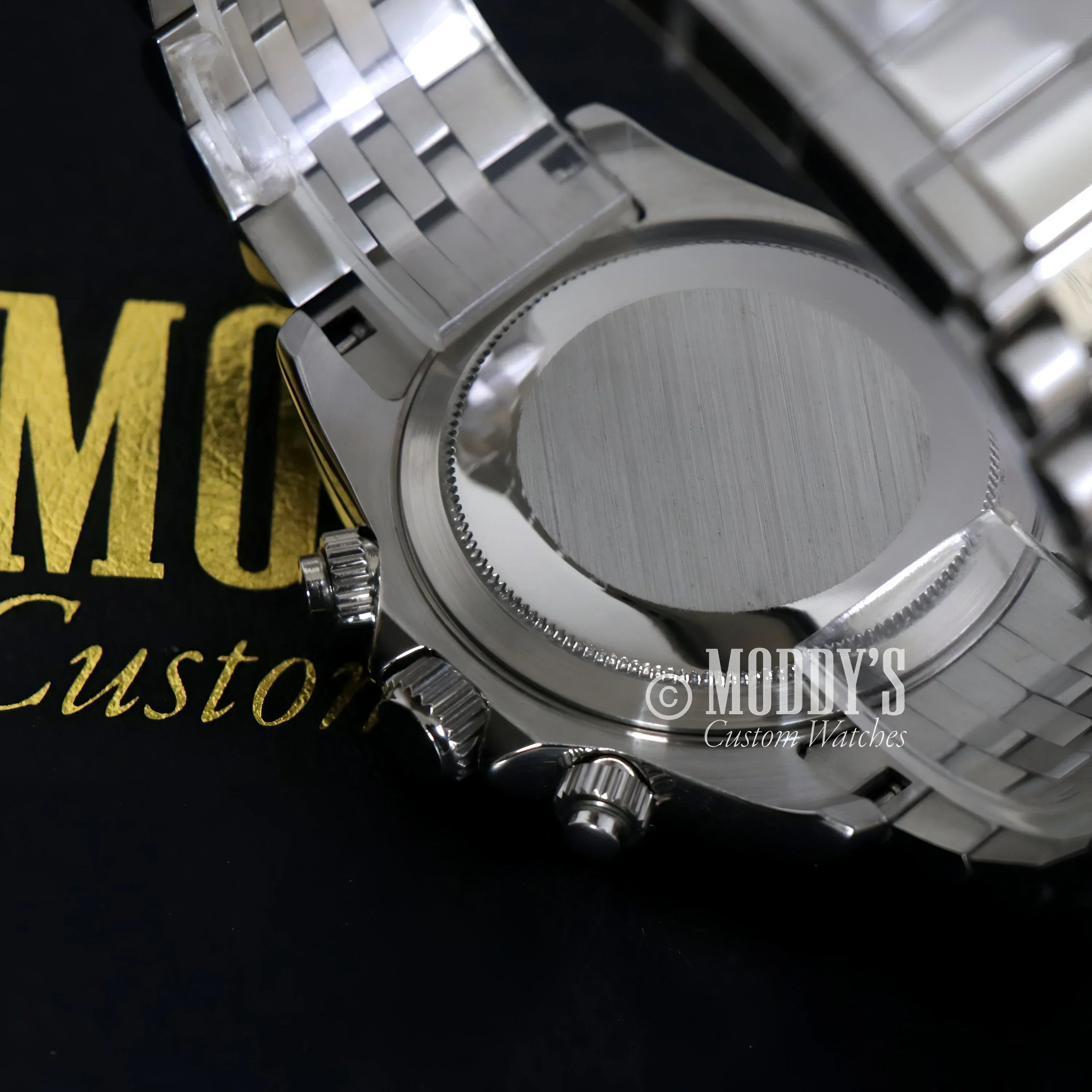 Silver wristwatch with metal band featuring Seiko VK63 hybrid movement, Tudeiko Chrono Pink