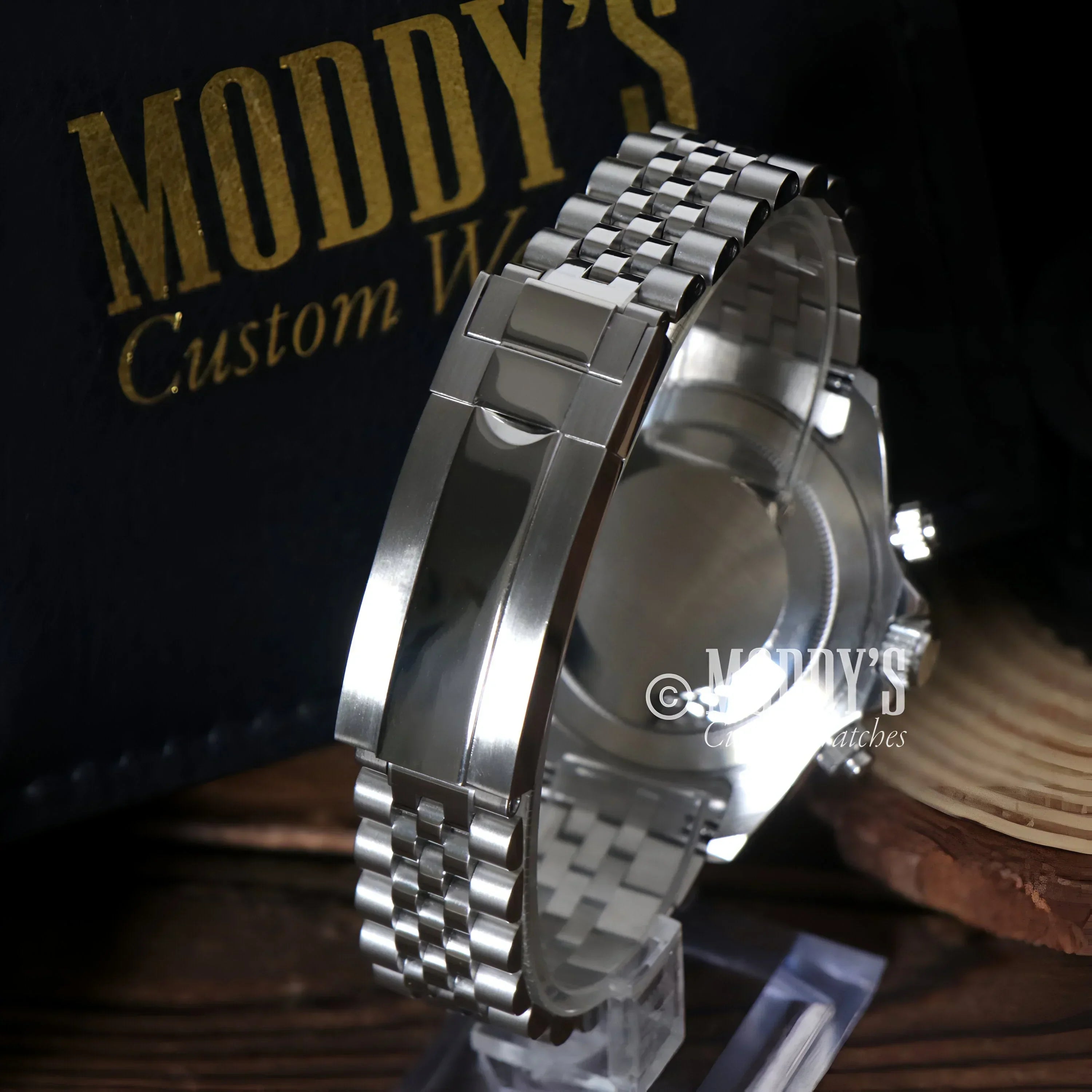 Silver wristwatch with metal band, Tudeiko Chrono Blue featuring Seiko VK63 hybrid movement