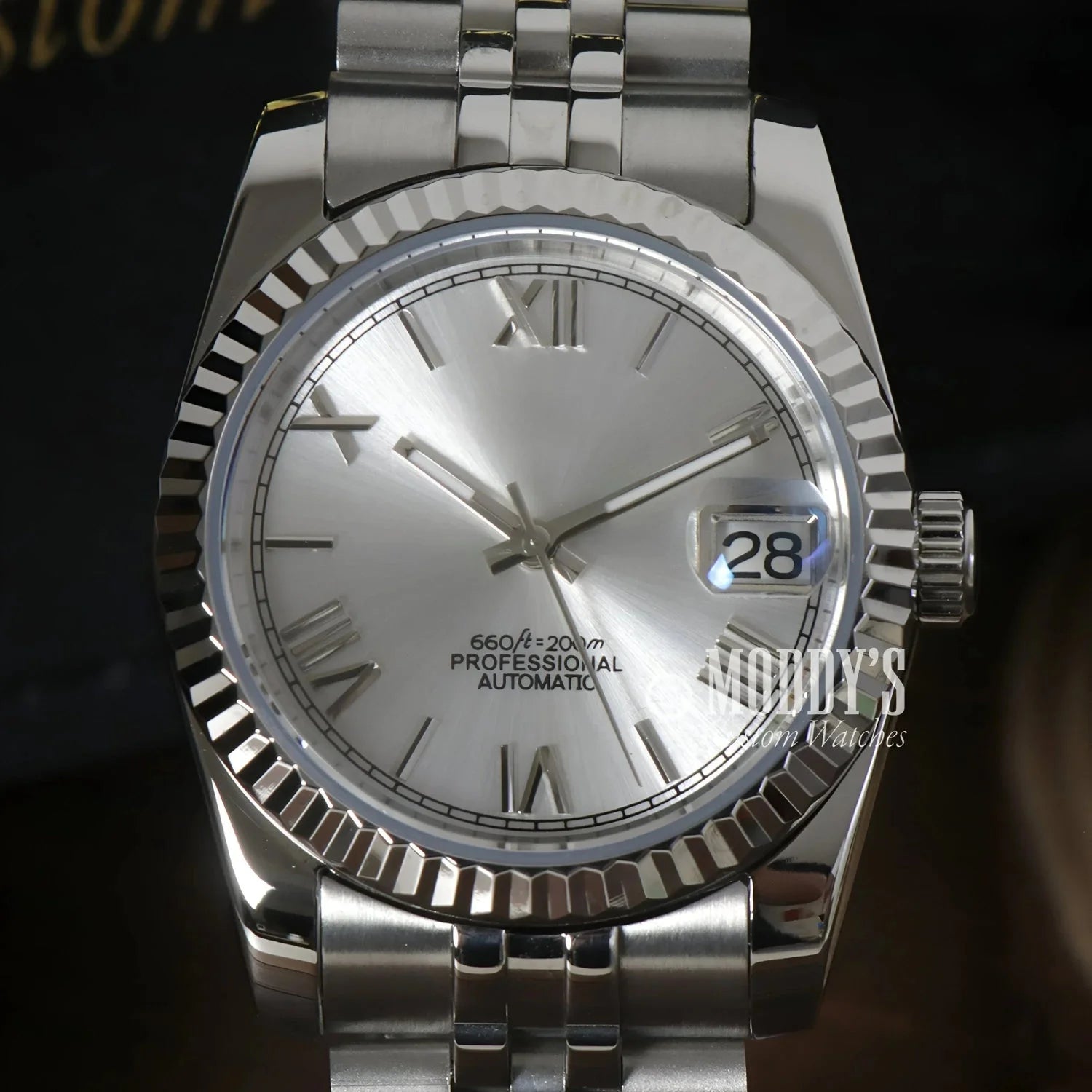Silver wristwatch with fluted bezel from Seikojust Roman Silver, featuring Seiko NH35 automatic
