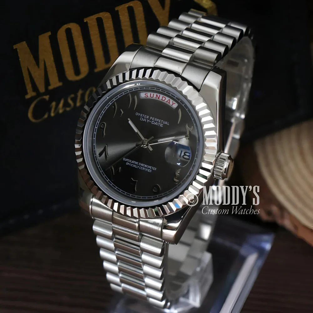 Silver Seiko Mod wristwatch with fluted bezel and 316L stainless steel, Daydate Arabic Deep Grey