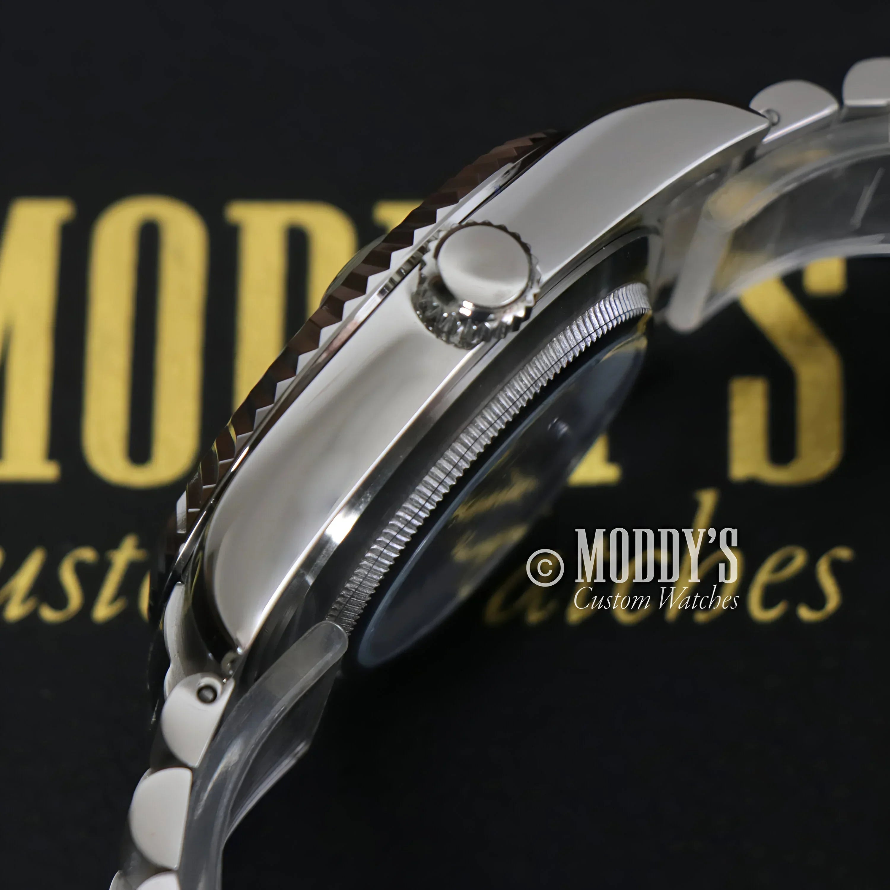 Silver wristwatch with fluted bezel in Seikojust Daydate Royal Blue, crafted from 904L stainless steel