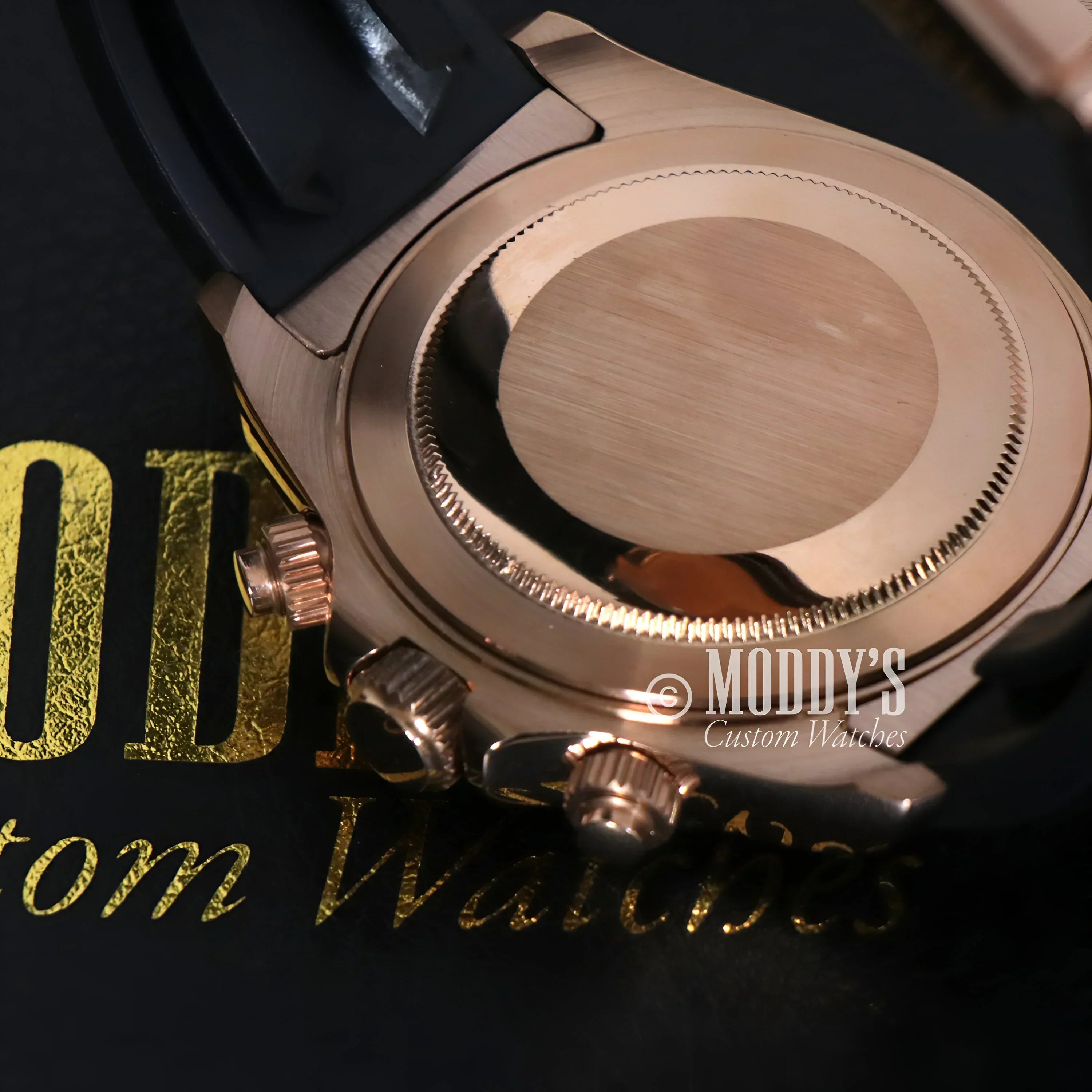 Rose gold watch case of Seitona featuring Seiko VK63 hybrid movement in Arabic Rose Gold