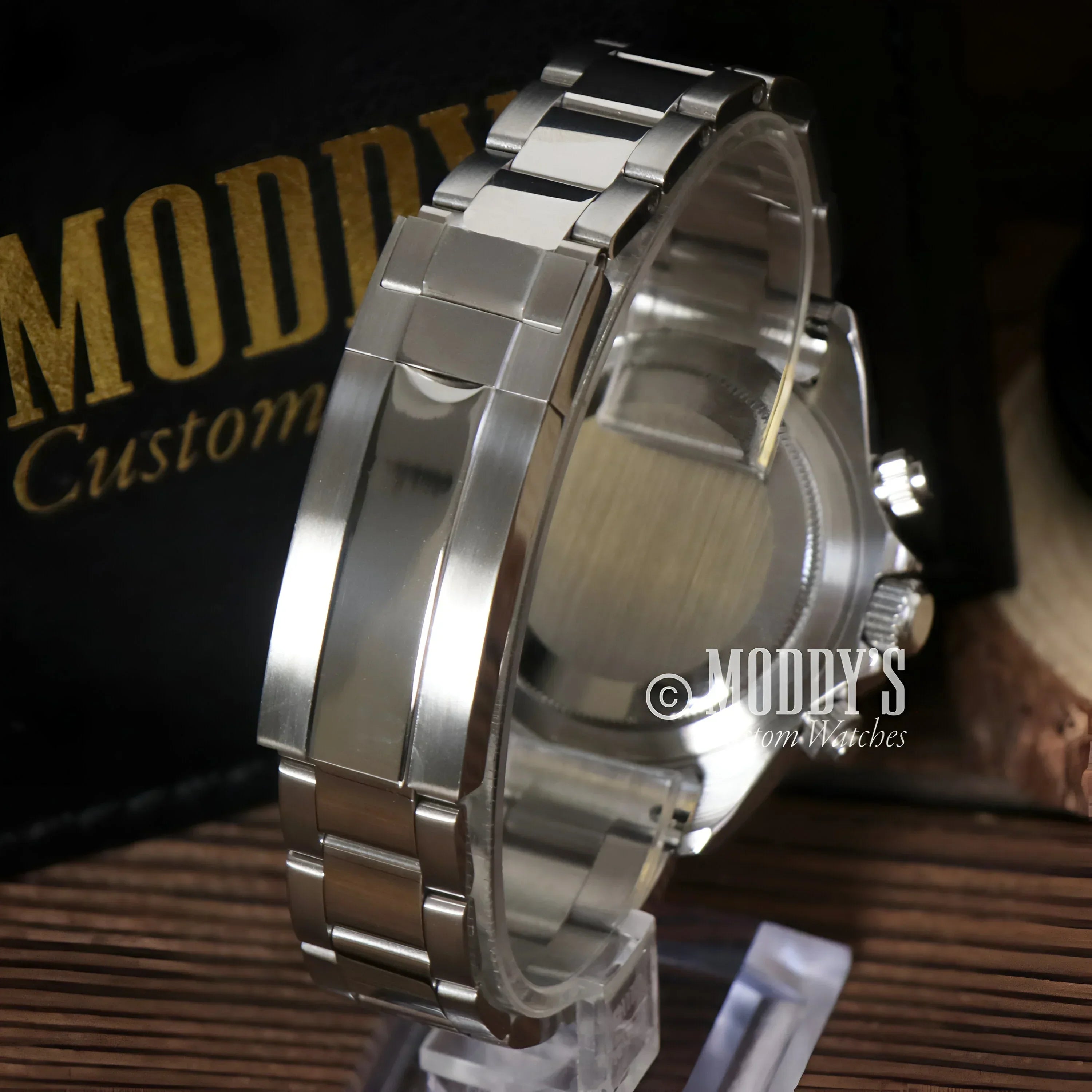 Silver wristwatch with metal band from Seitona Black Panda featuring VK63 hybrid movement