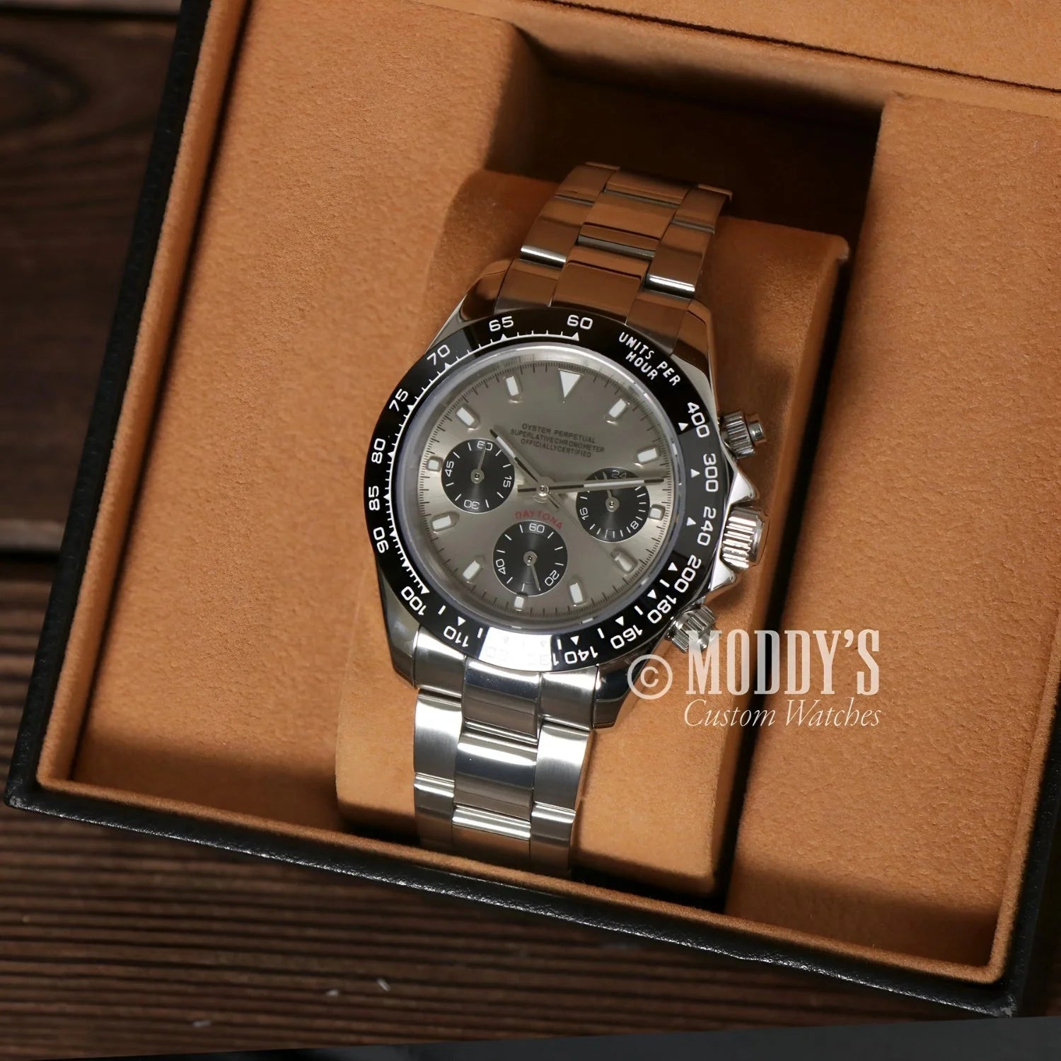 Silver wristwatch with black bezel featuring Seiko VK63 hybrid movement, Seitona Champagne