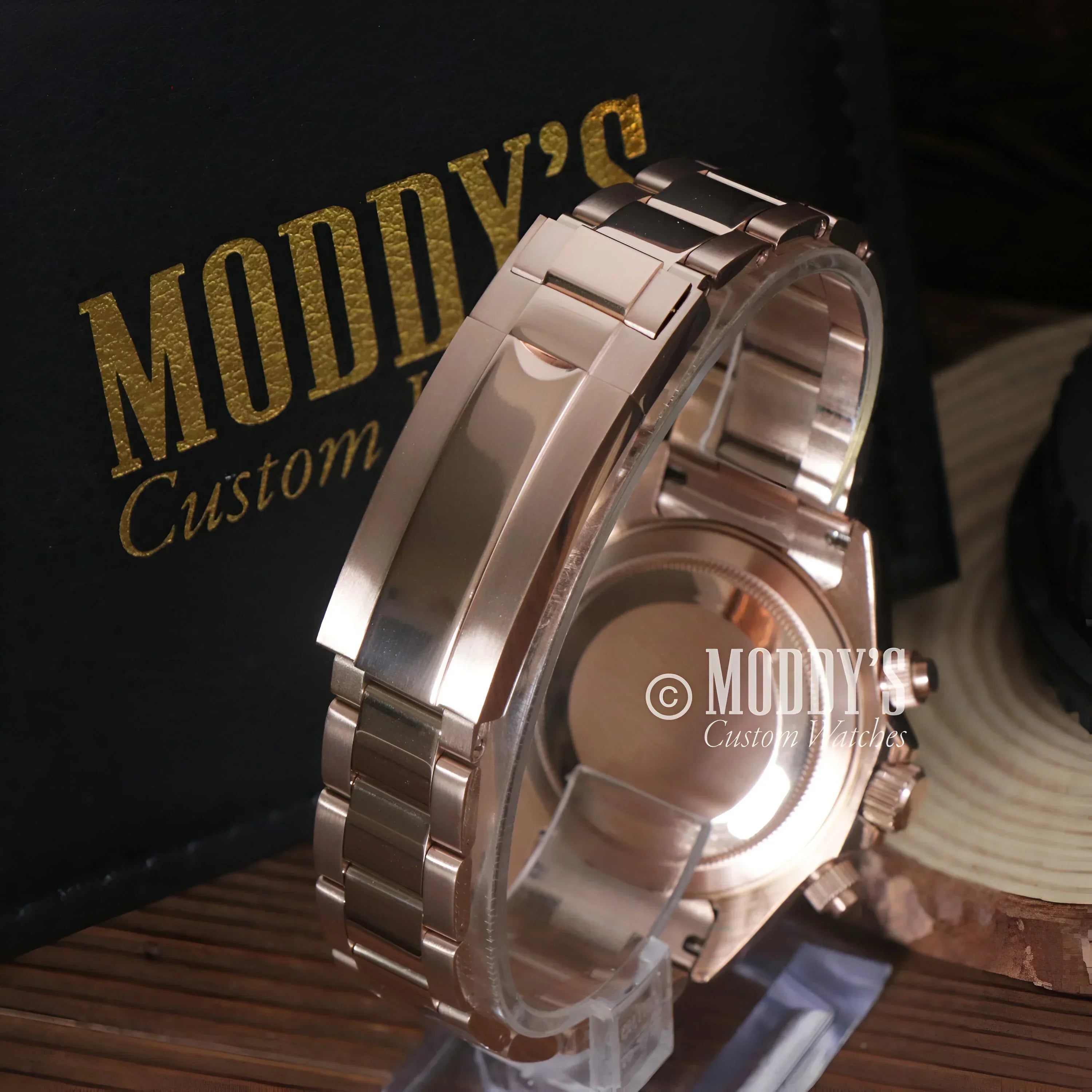 Rose Gold wristwatch Seitona with Seiko VK63 hybrid movement and rainbow accents