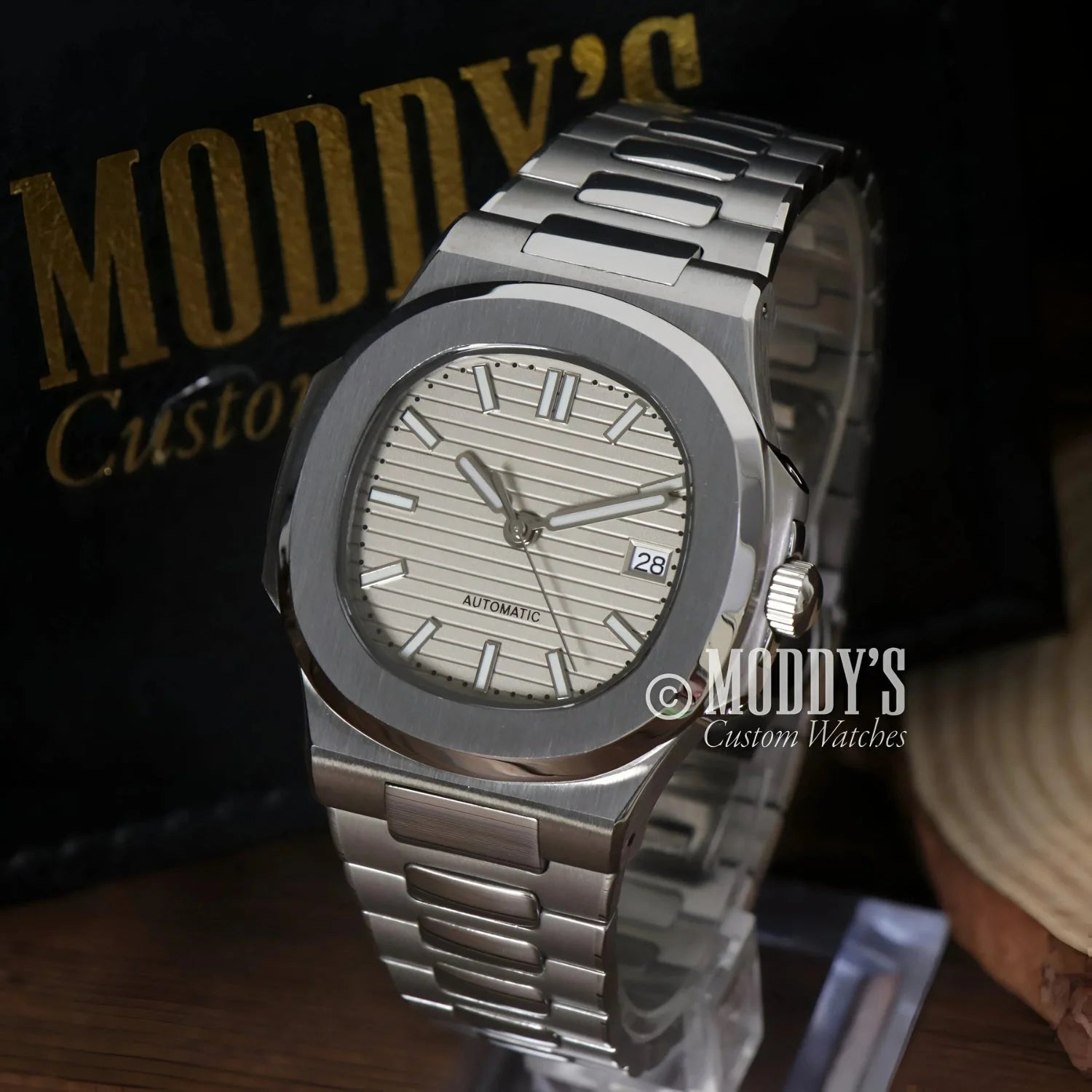 Silver wristwatch with date display featuring Seiko NH35 automatic movement in Nautiko Cream