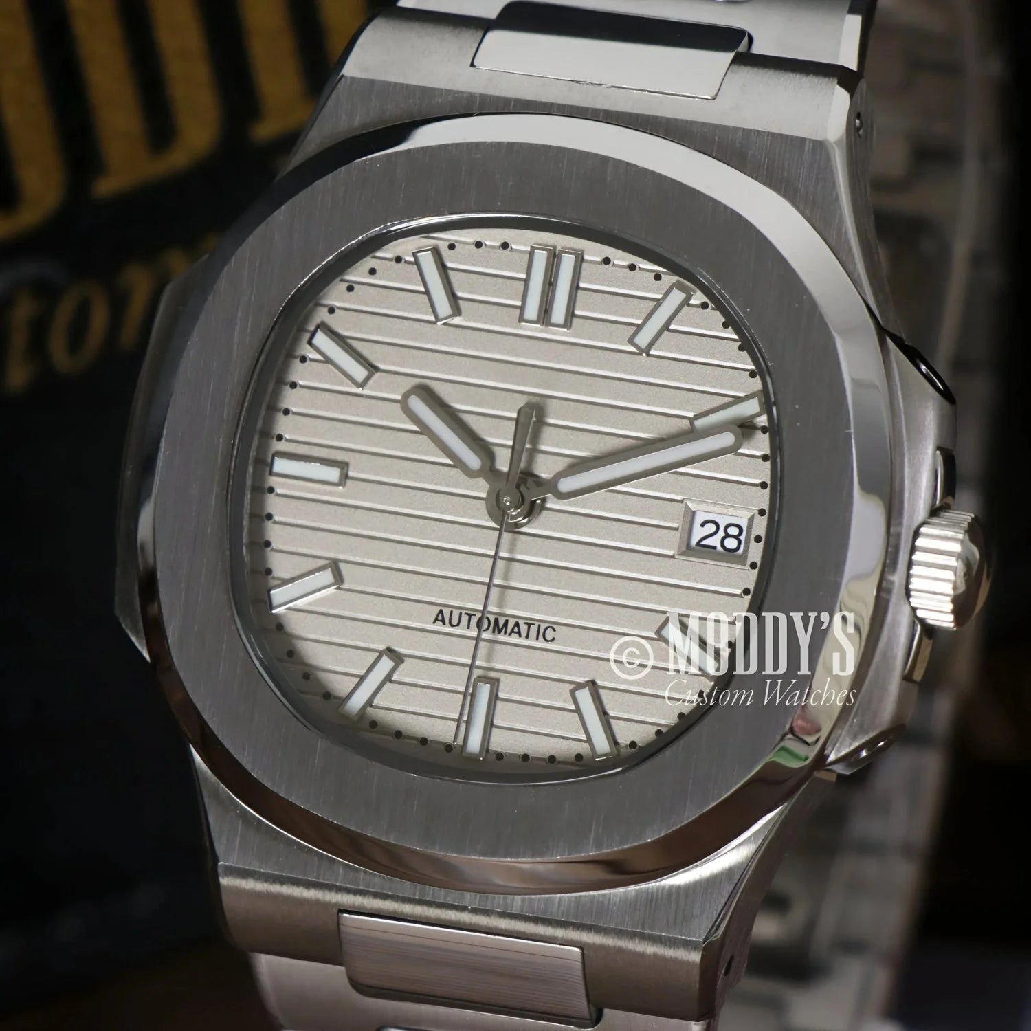 Silver wristwatch with date window, Nautiko Cream, featuring Seiko NH35 automatic movement