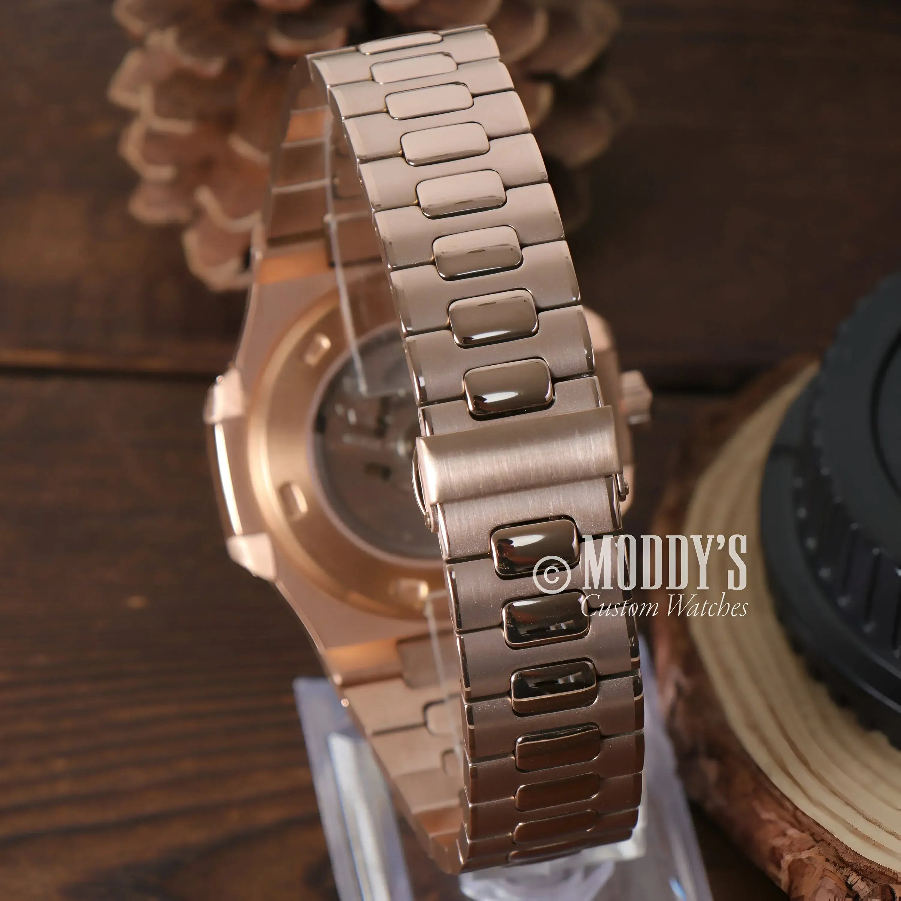 Rose gold watch with metal band featuring NH35 automatic movement and 904L stainless steel